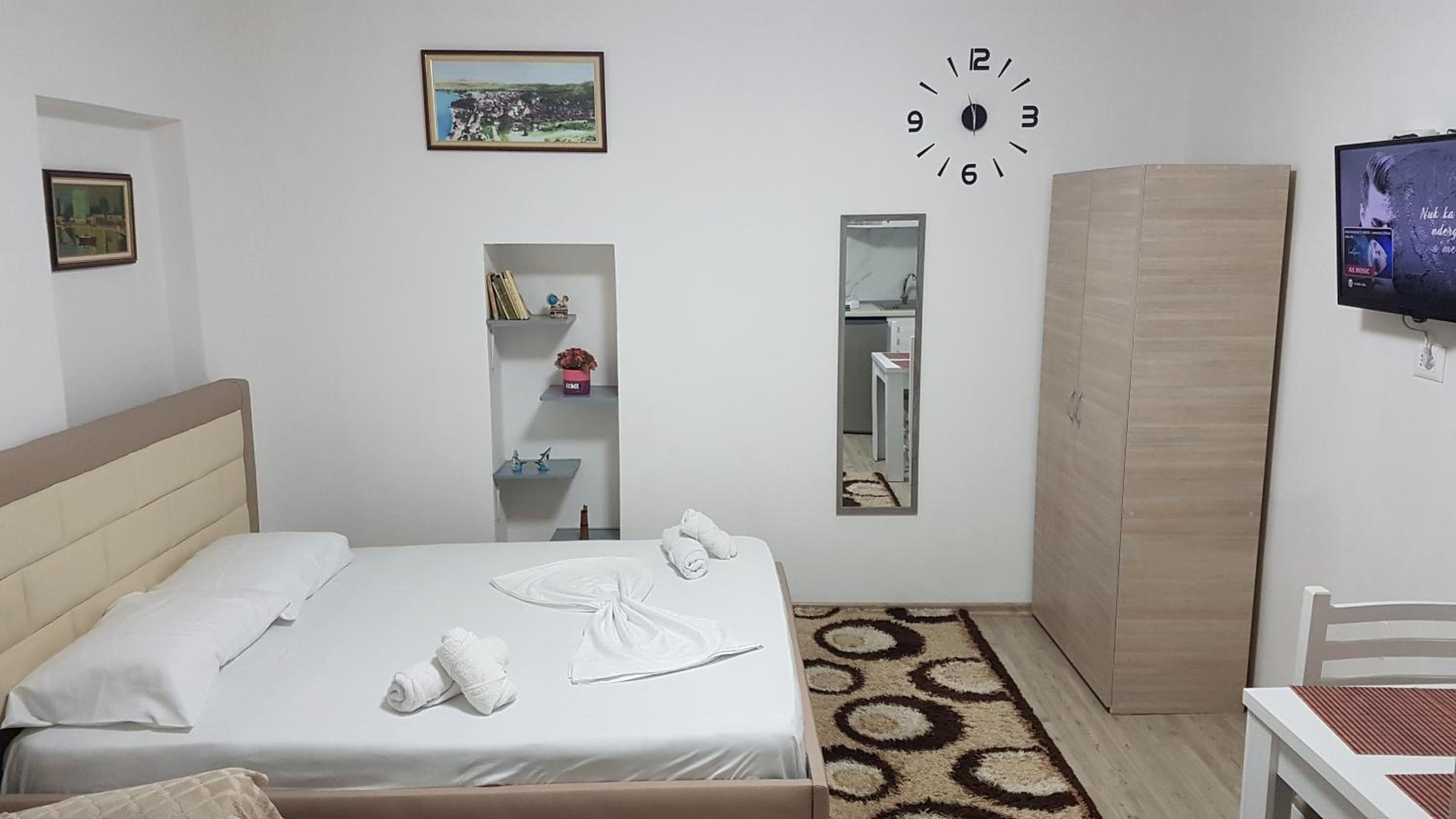 Studio Apartment photo 1