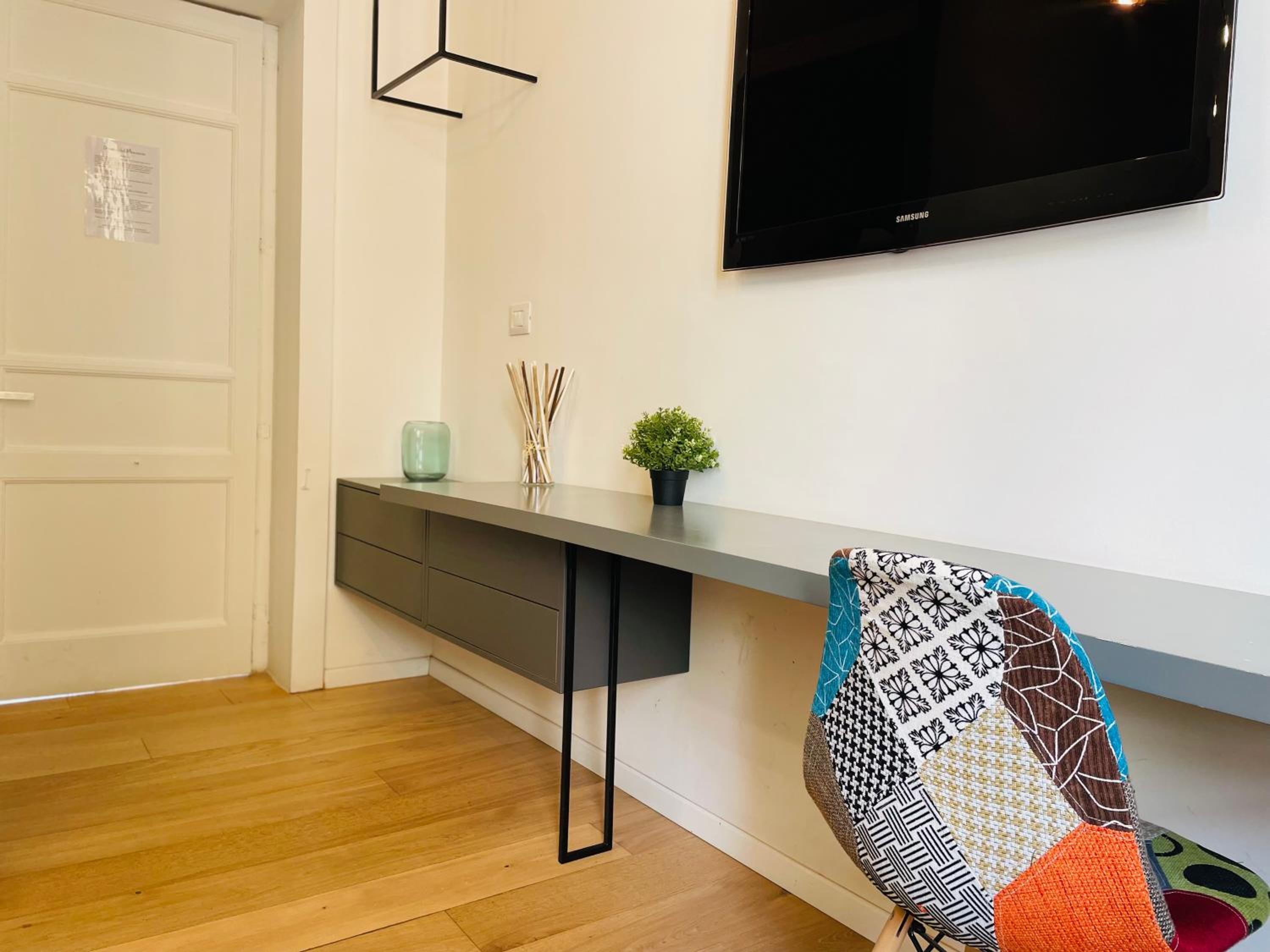 Standard Double Room - Photo 9