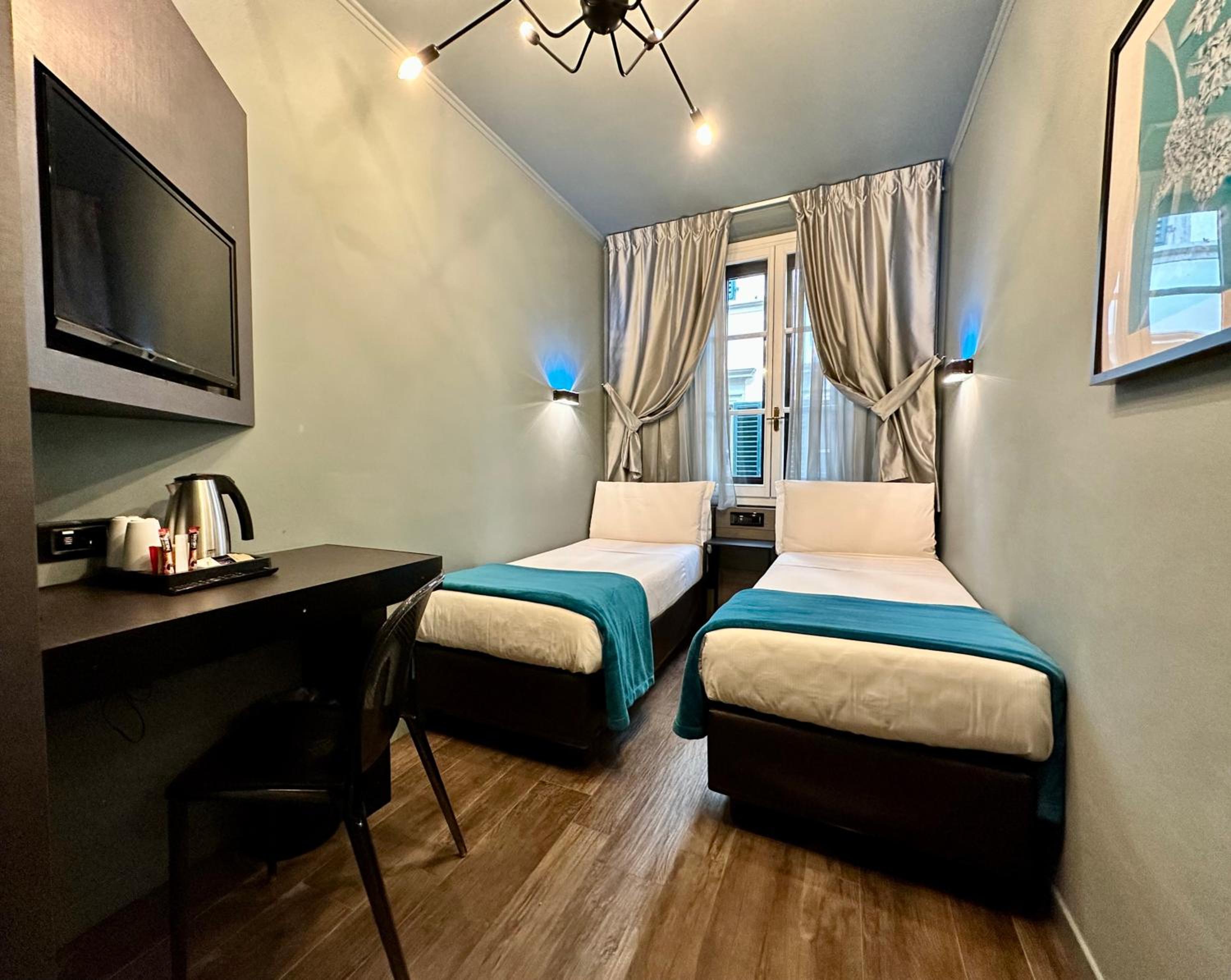 Economy Twin Room photo 3