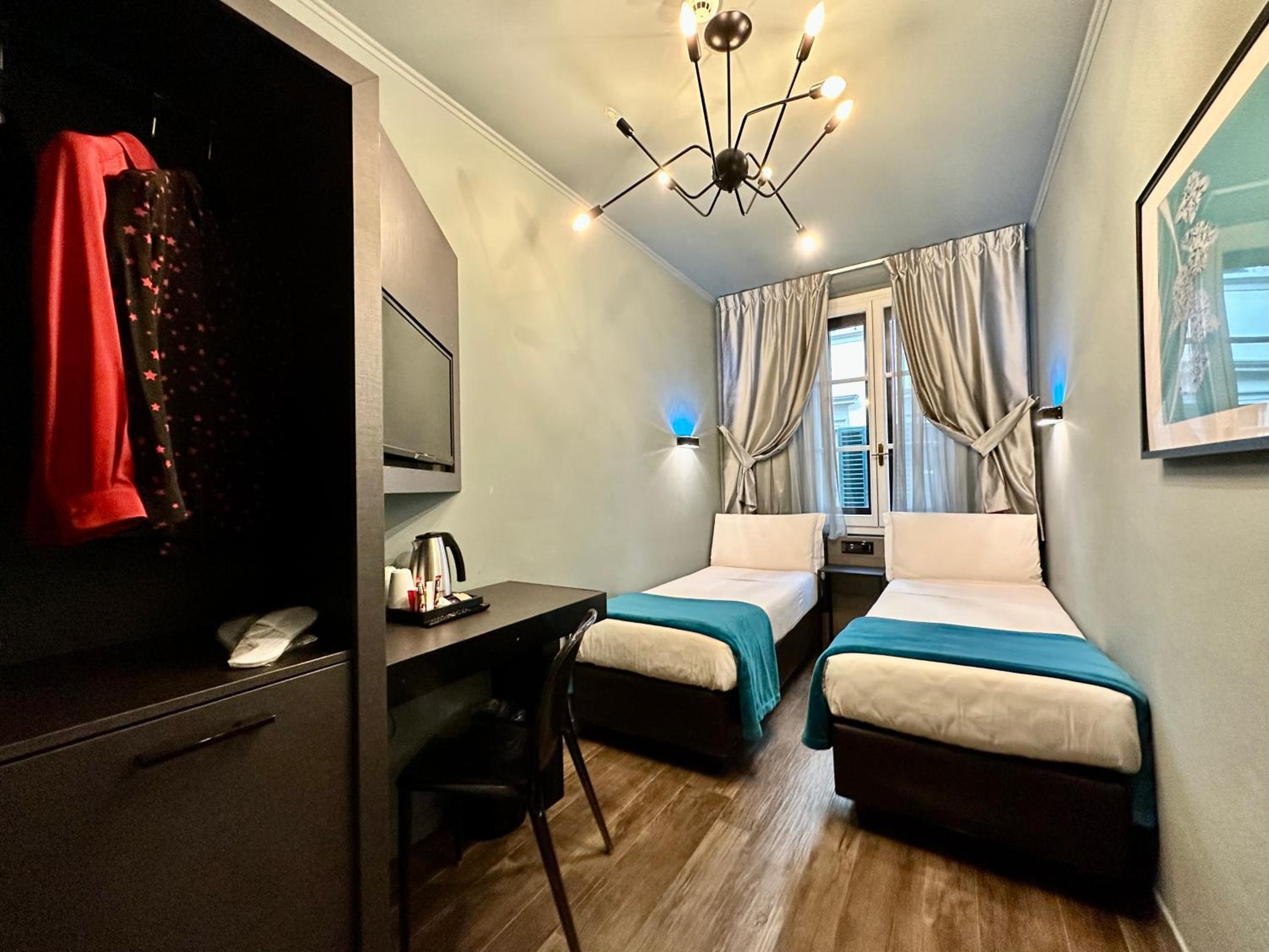 Economy Twin Room photo 1