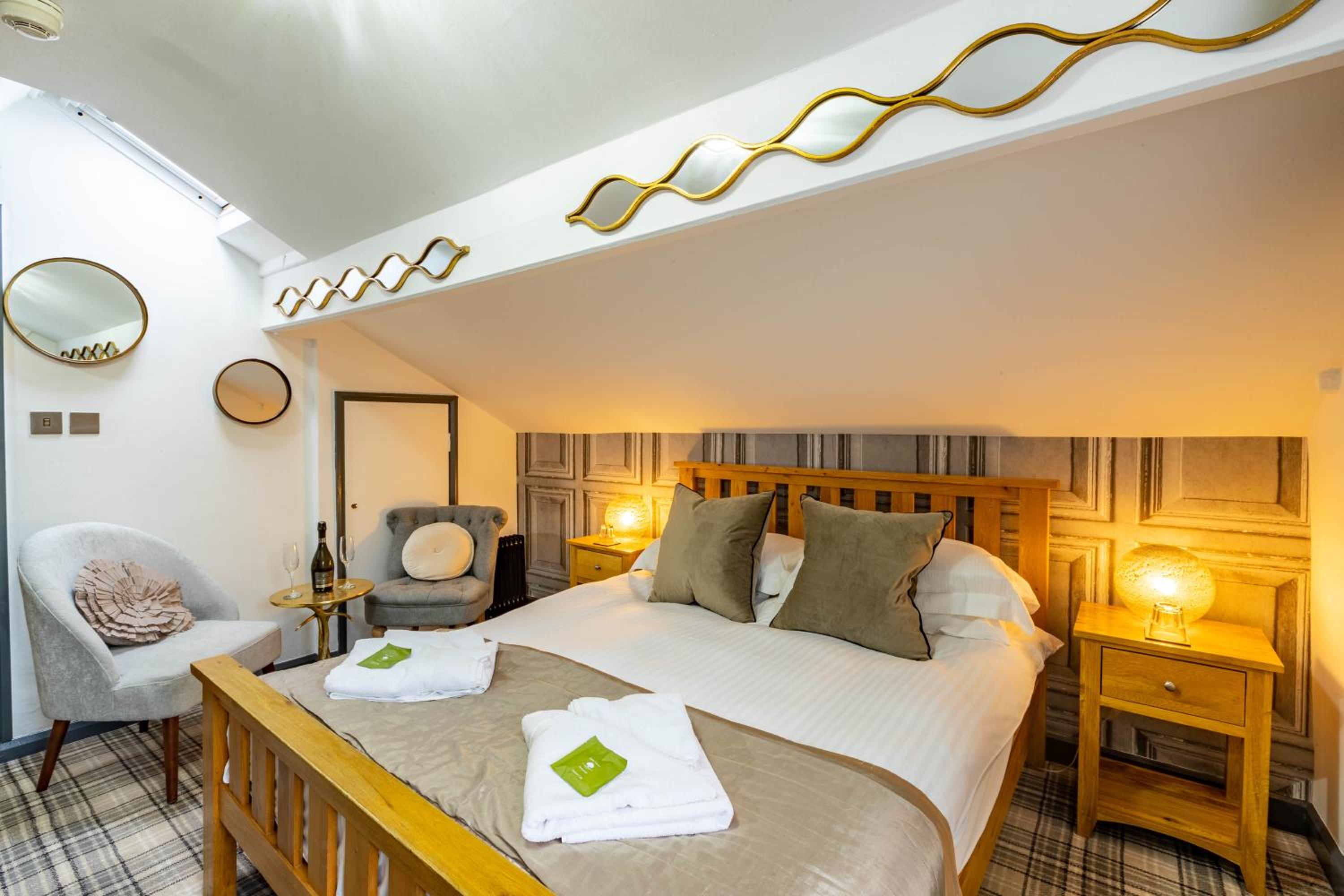 Standard King Room - Photo 5