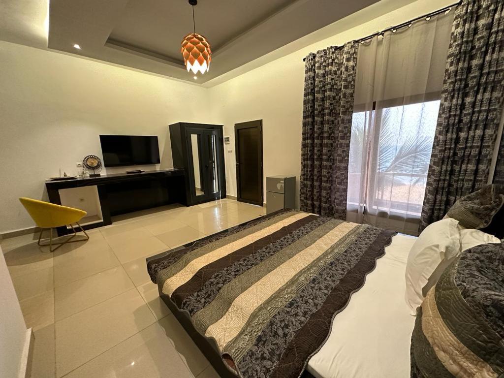 Deluxe Double Room (2 Adults + 1 Child) photo 2
