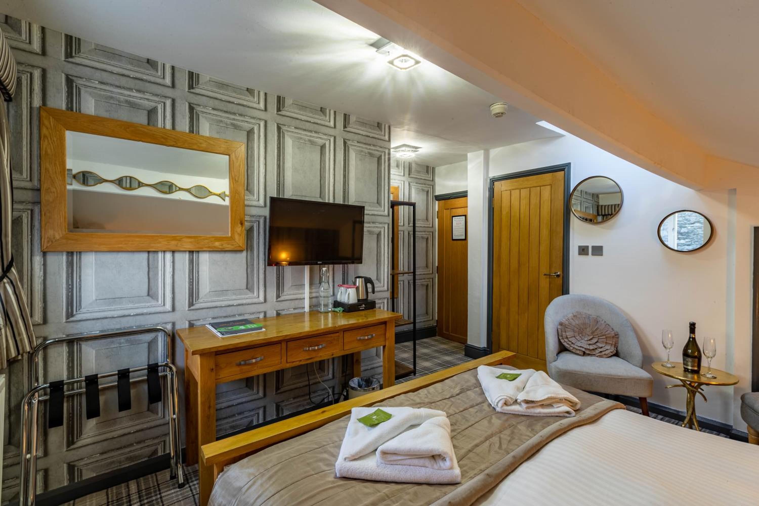 Standard King Room - Photo 2