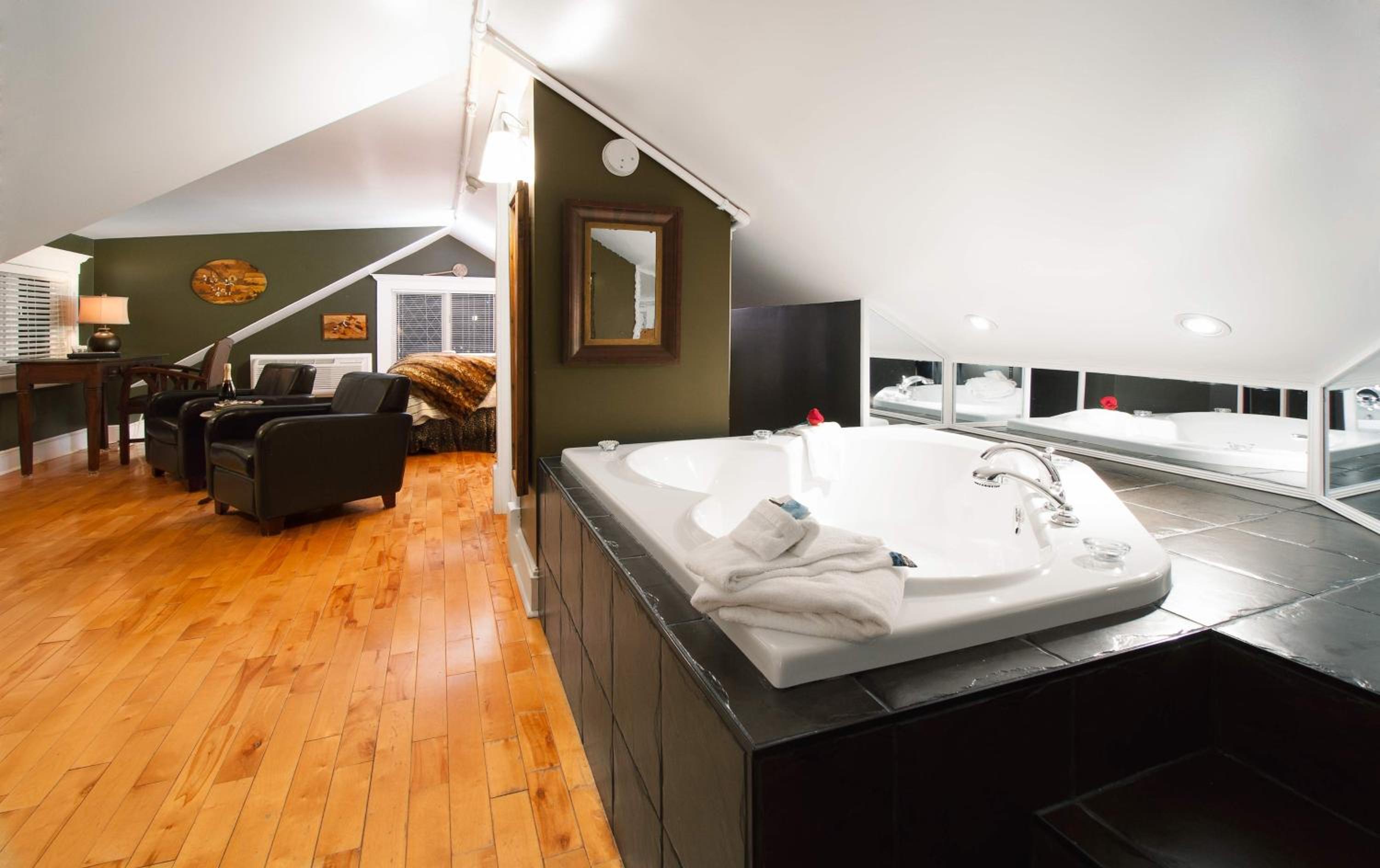 Deluxe Queen Room