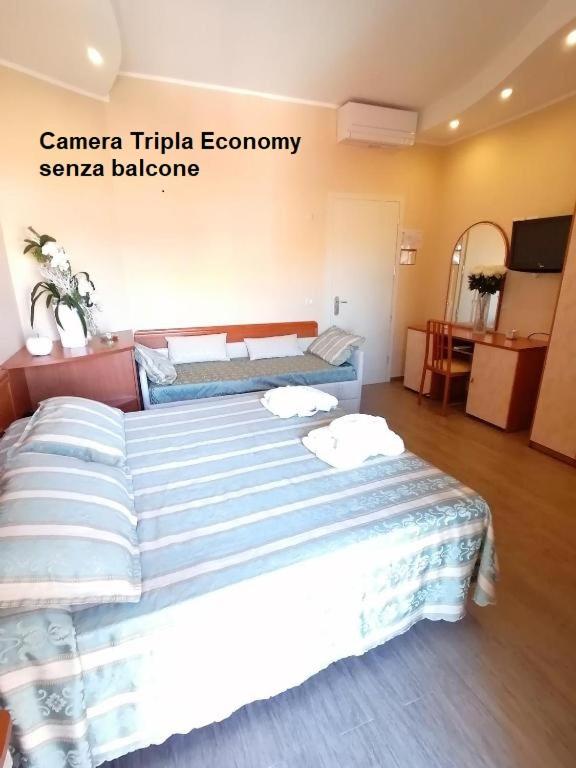 Economy Triple Room photo 1