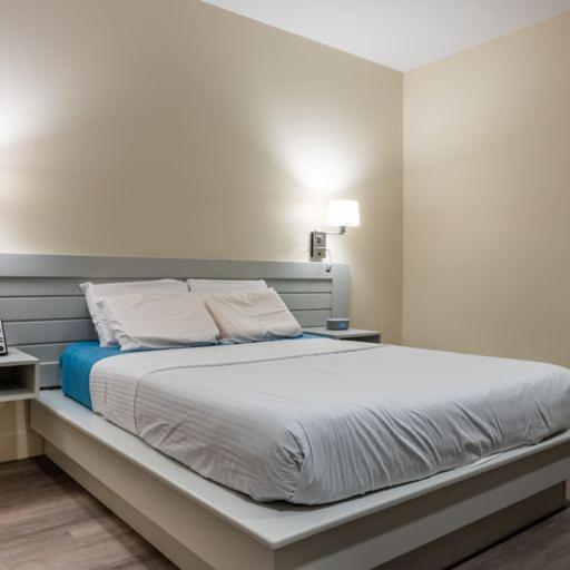 Queen Room - Disability Access photo 2