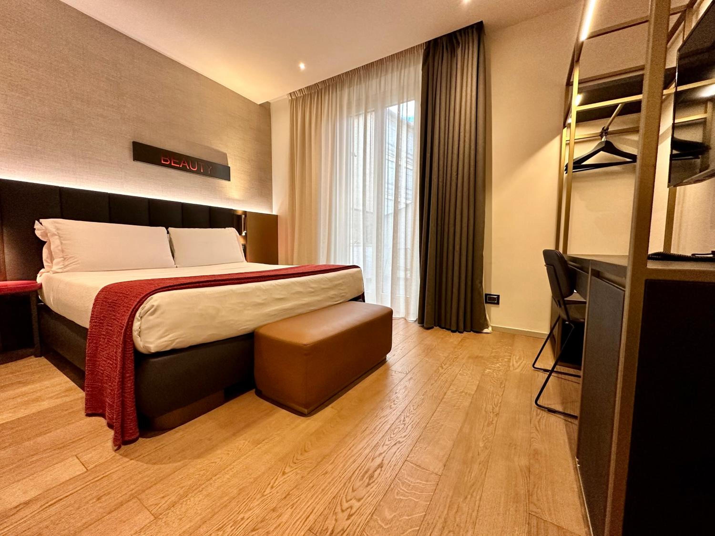 Deluxe Double Room with Balcony photo 1
