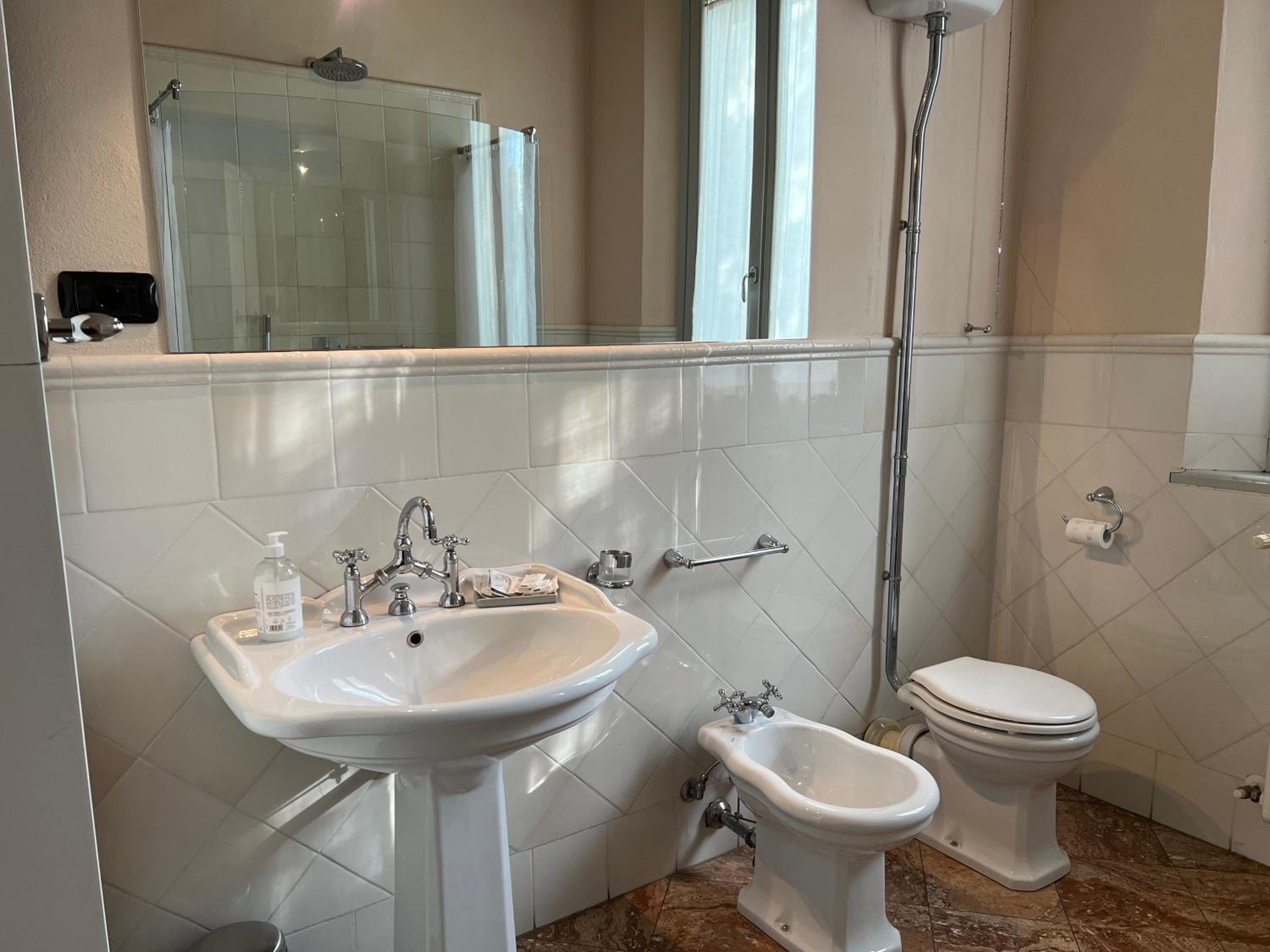 Suite with Garden View - Photo 23