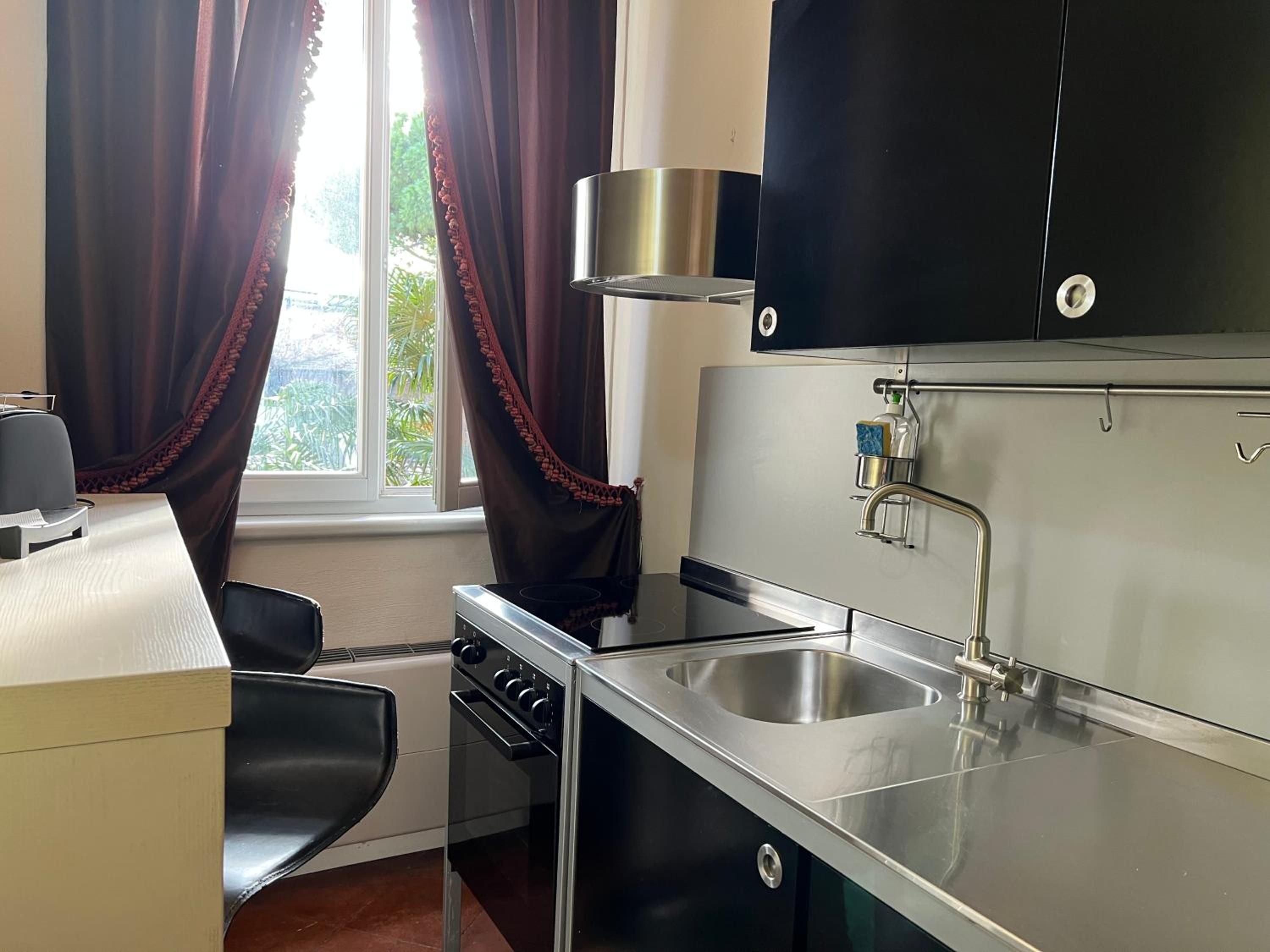 Suite with Garden View - Photo 8