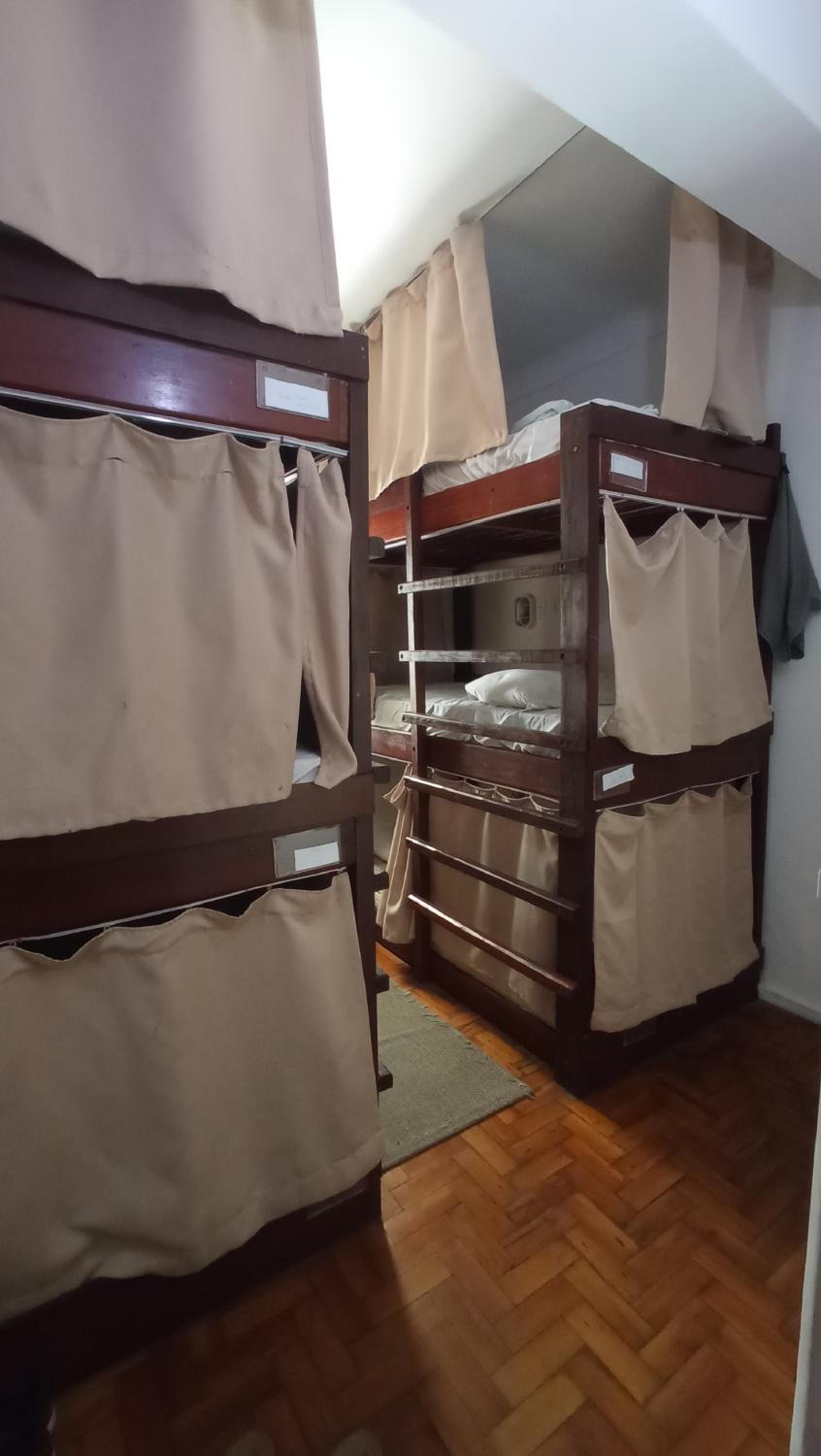 Bed in 6-Bed Mixed Dormitory Room photo 1