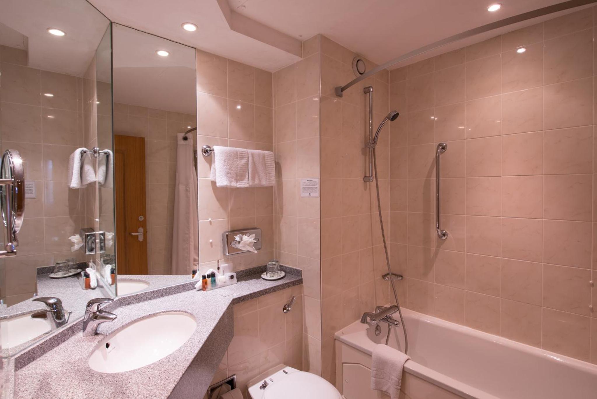 Standard Queen Room - Photo 6