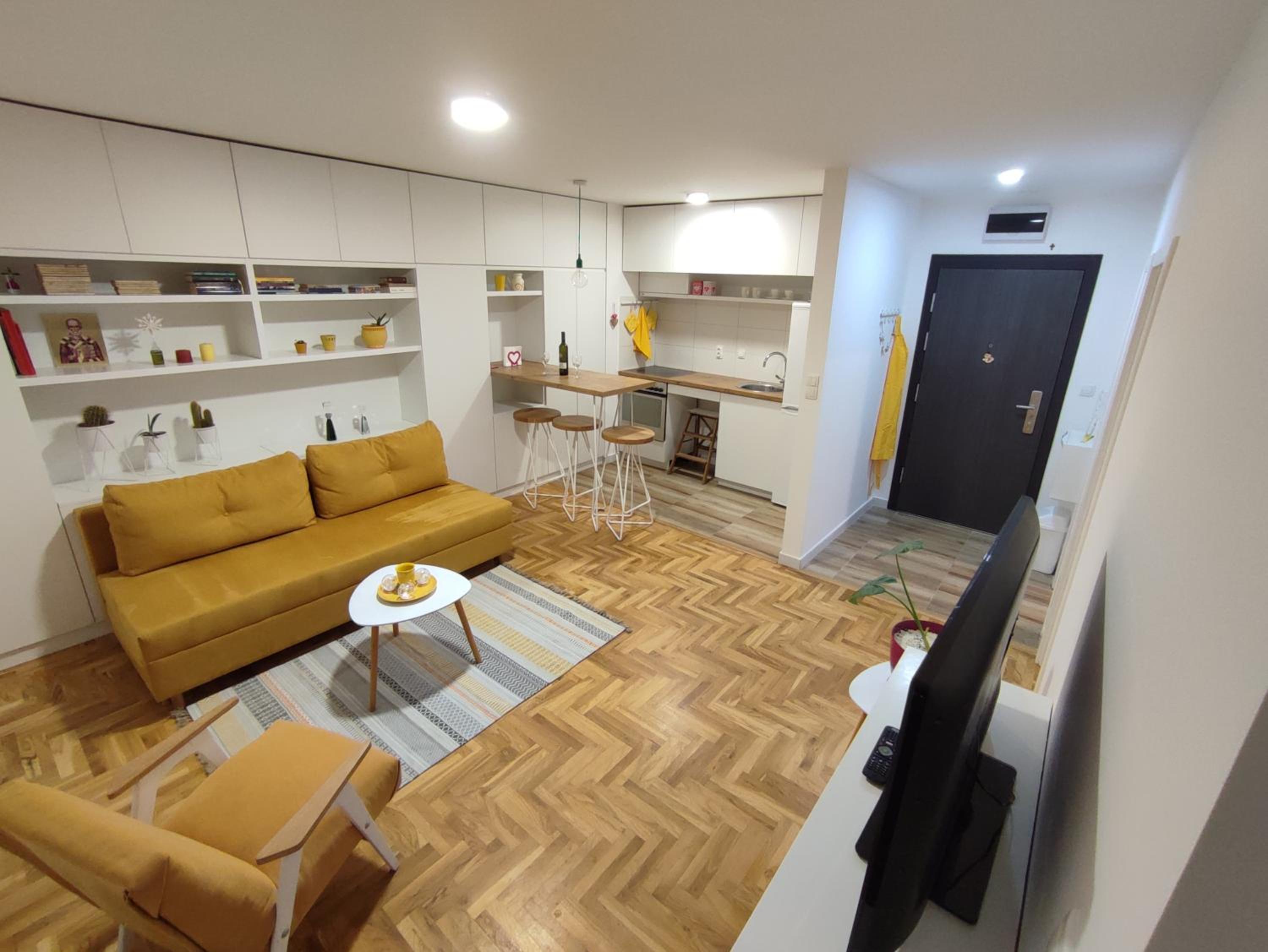One-Bedroom Apartment photo 1