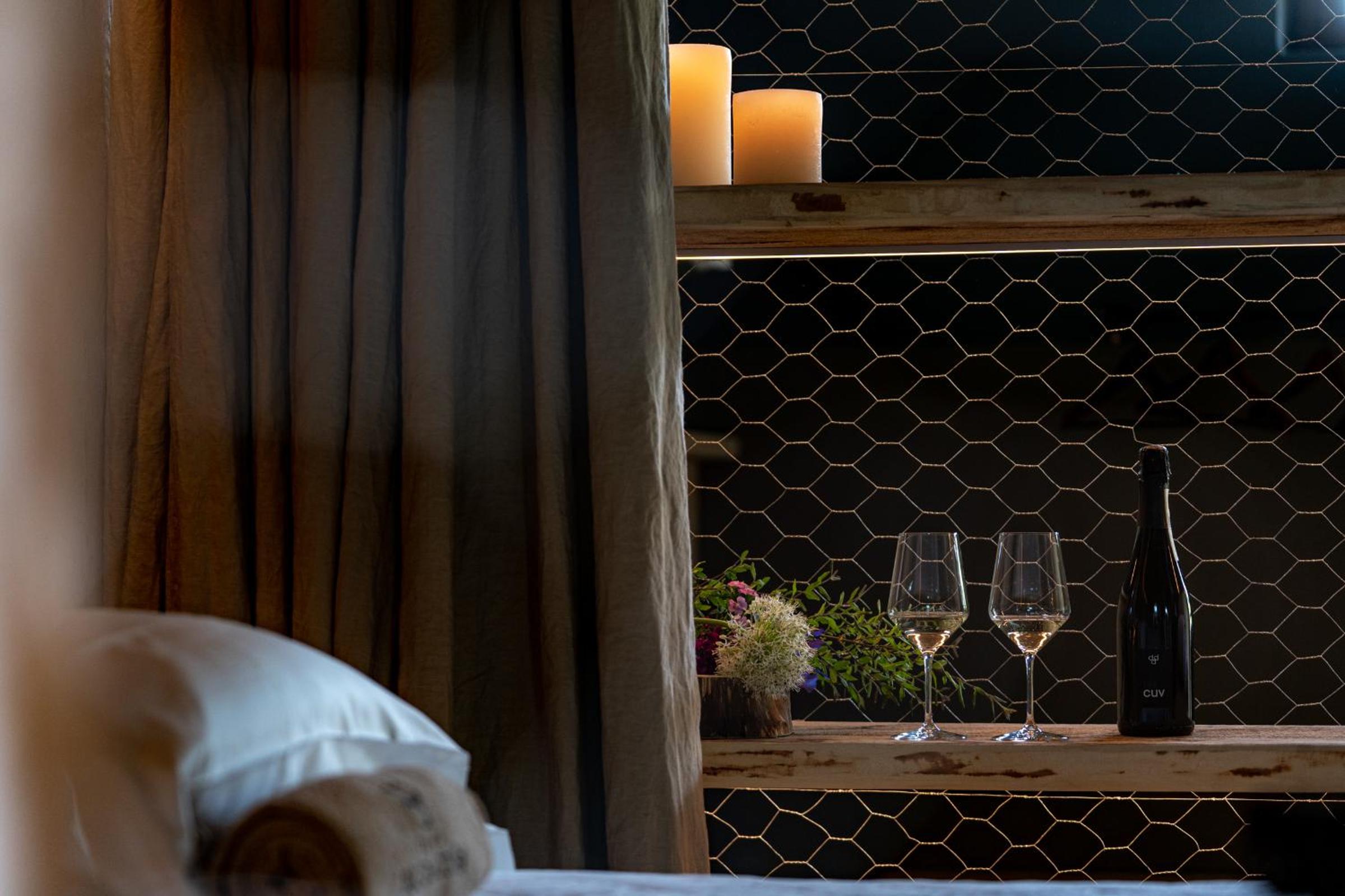 Junior Suite with Balcony - Photo 6