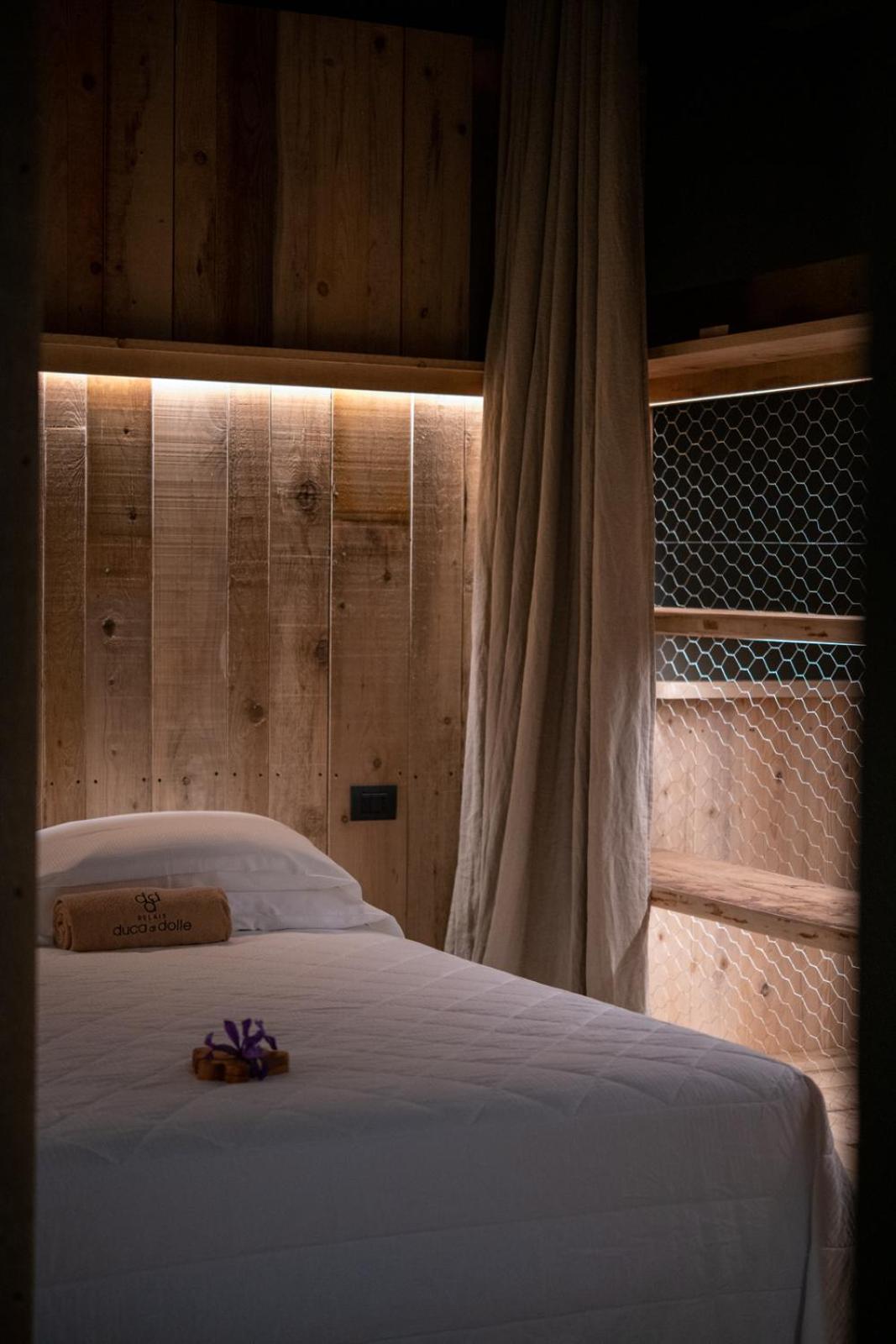 Junior Suite with Balcony - Photo 2