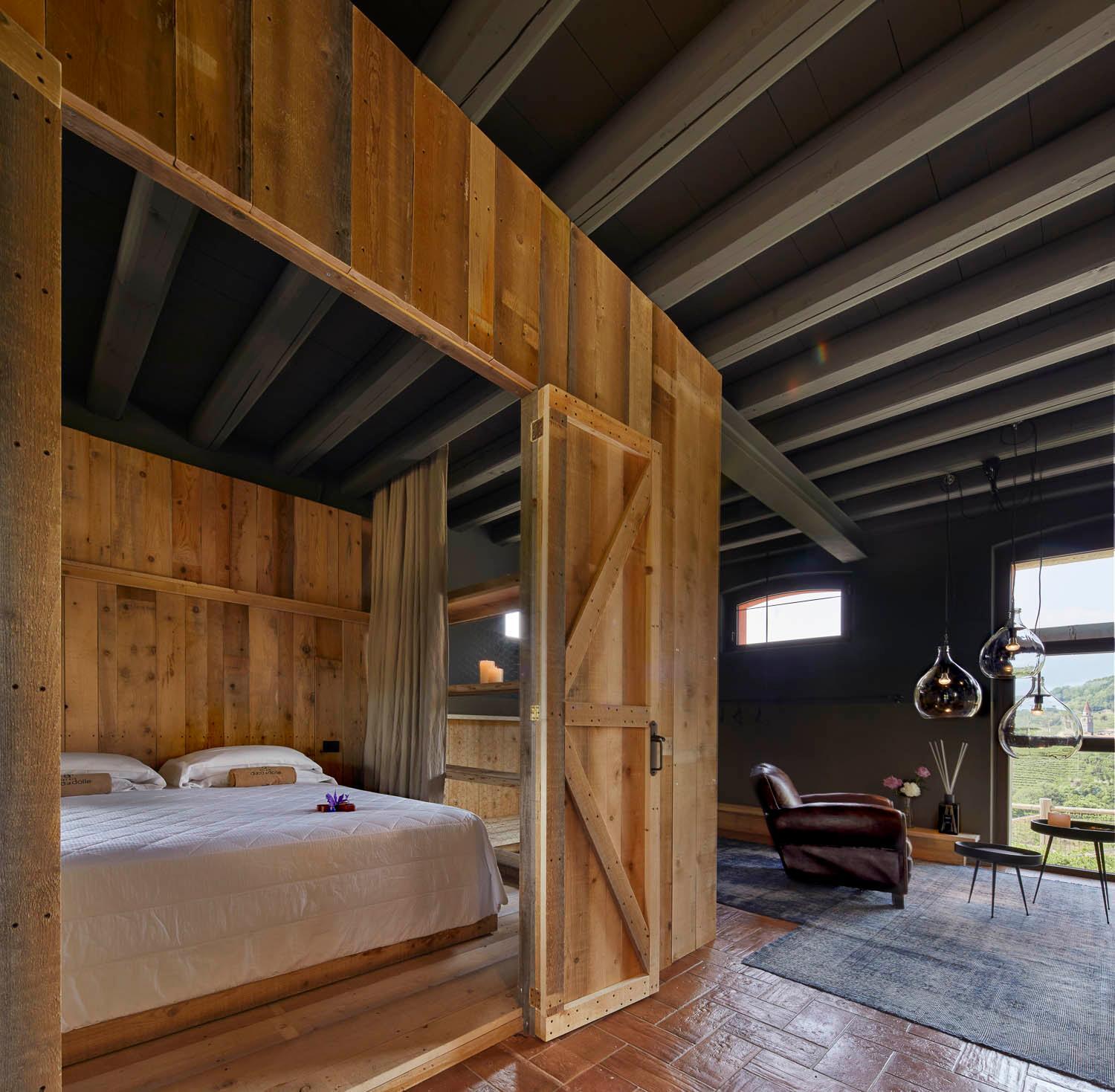 Junior Suite with Balcony - Photo 3