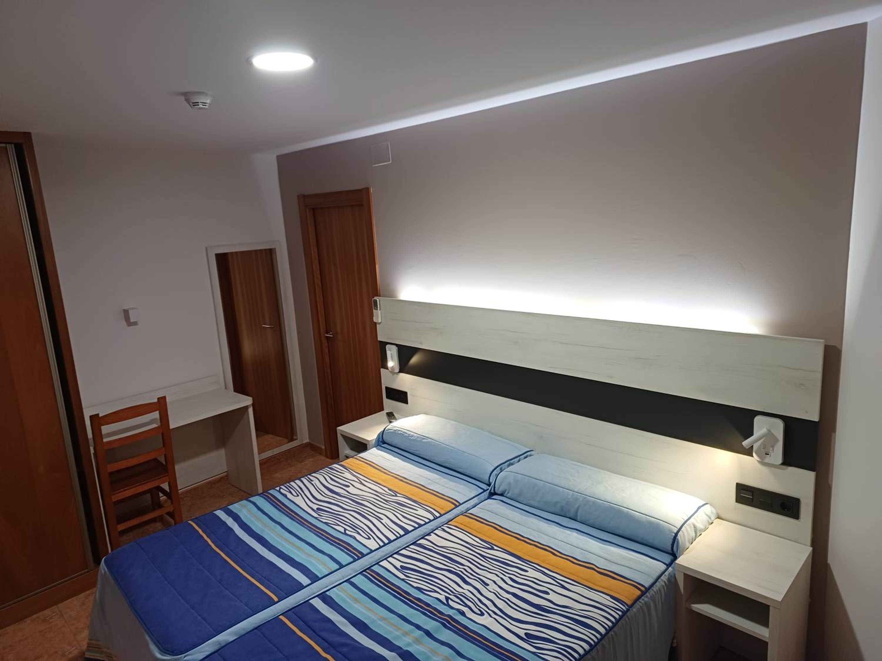 Double or Twin Room - Photo 5