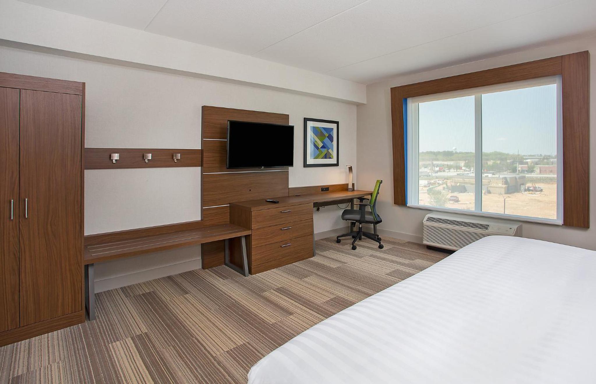 Standard King Room photo 3