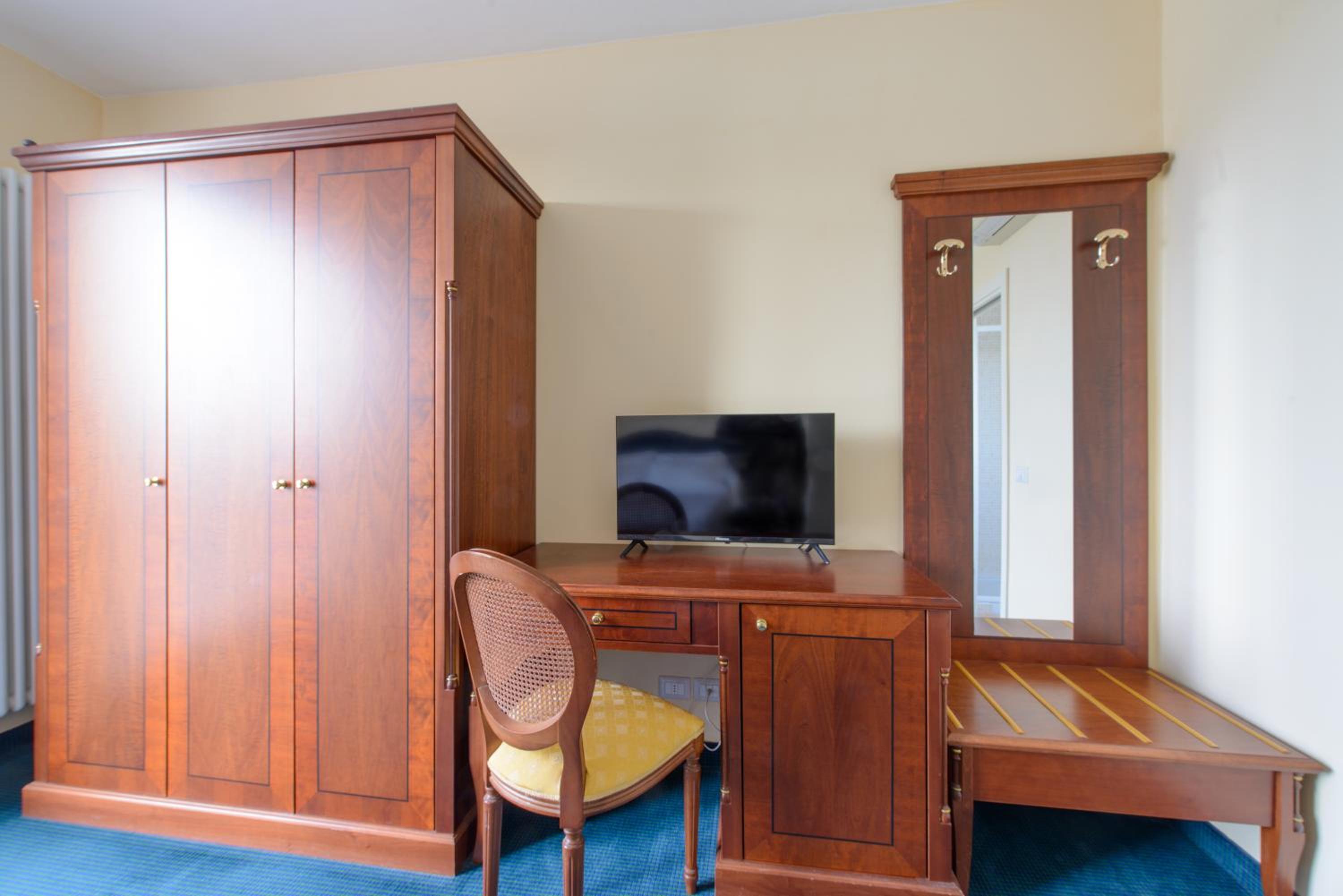 Superior Double or Twin Room - Photo 5