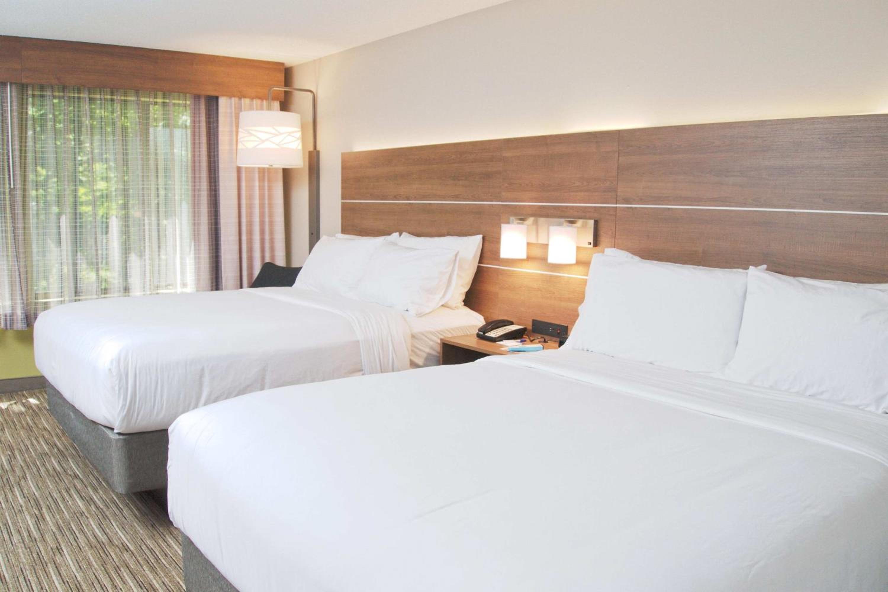 Standard Queen Room with Two Queen Beds - Photo 1