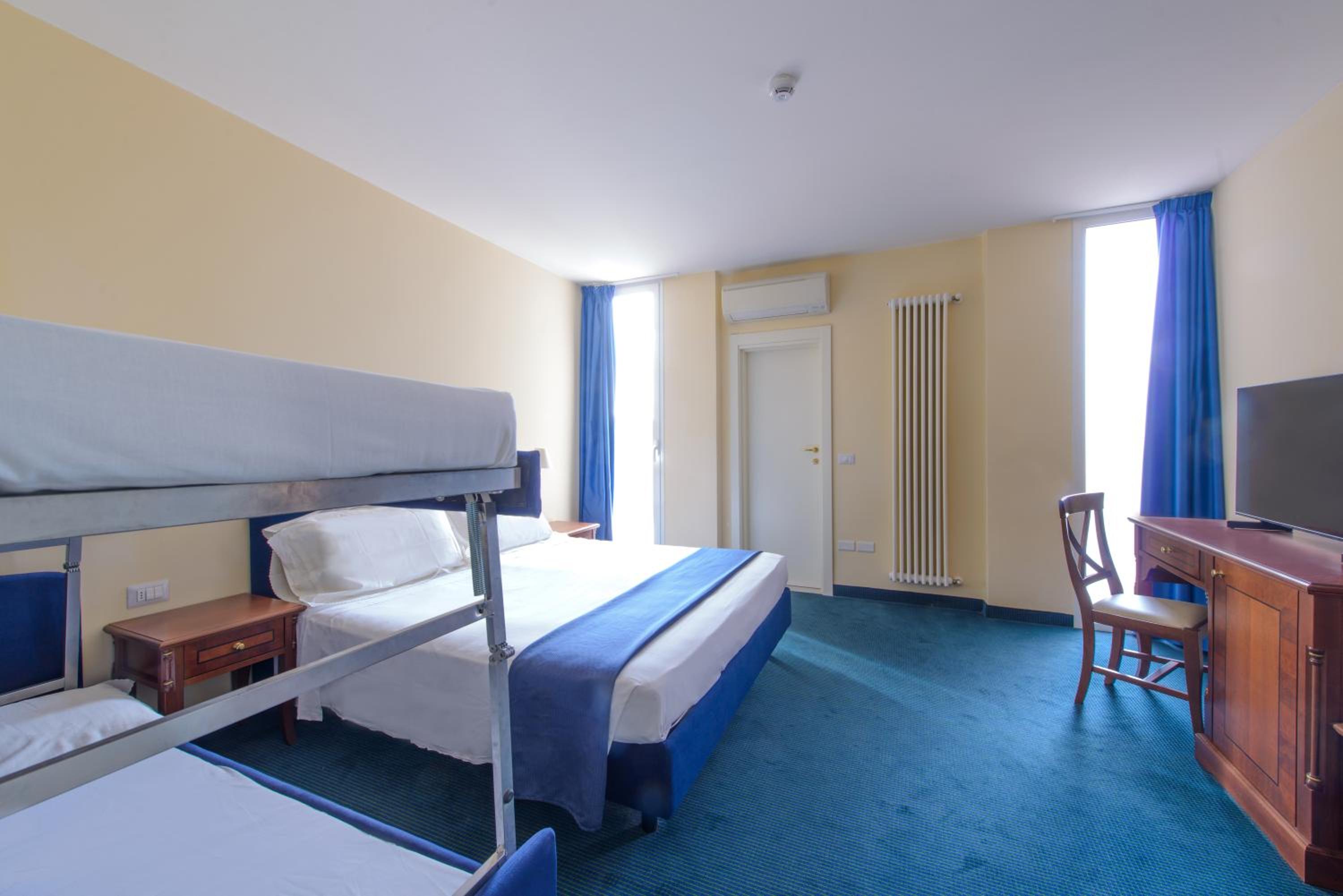 Superior Quadruple Room - Photo 2