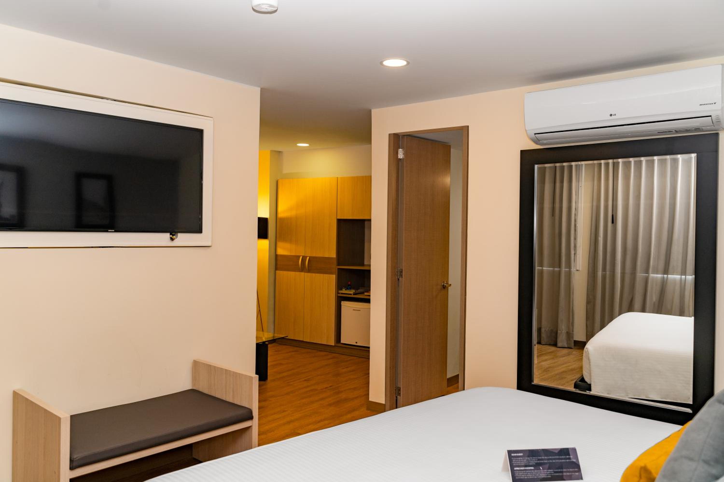 Suite - Photo 2