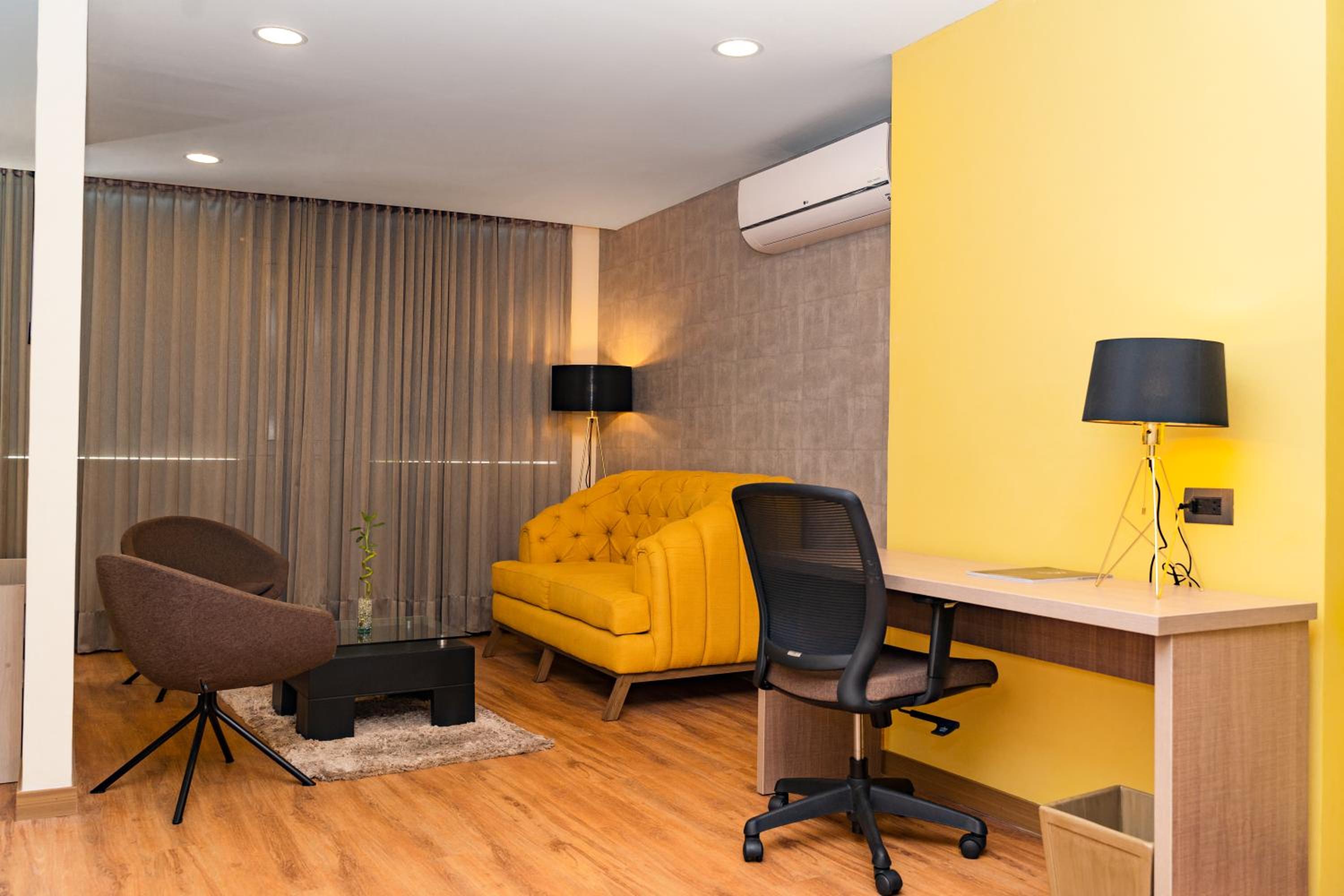Suite - Photo 3
