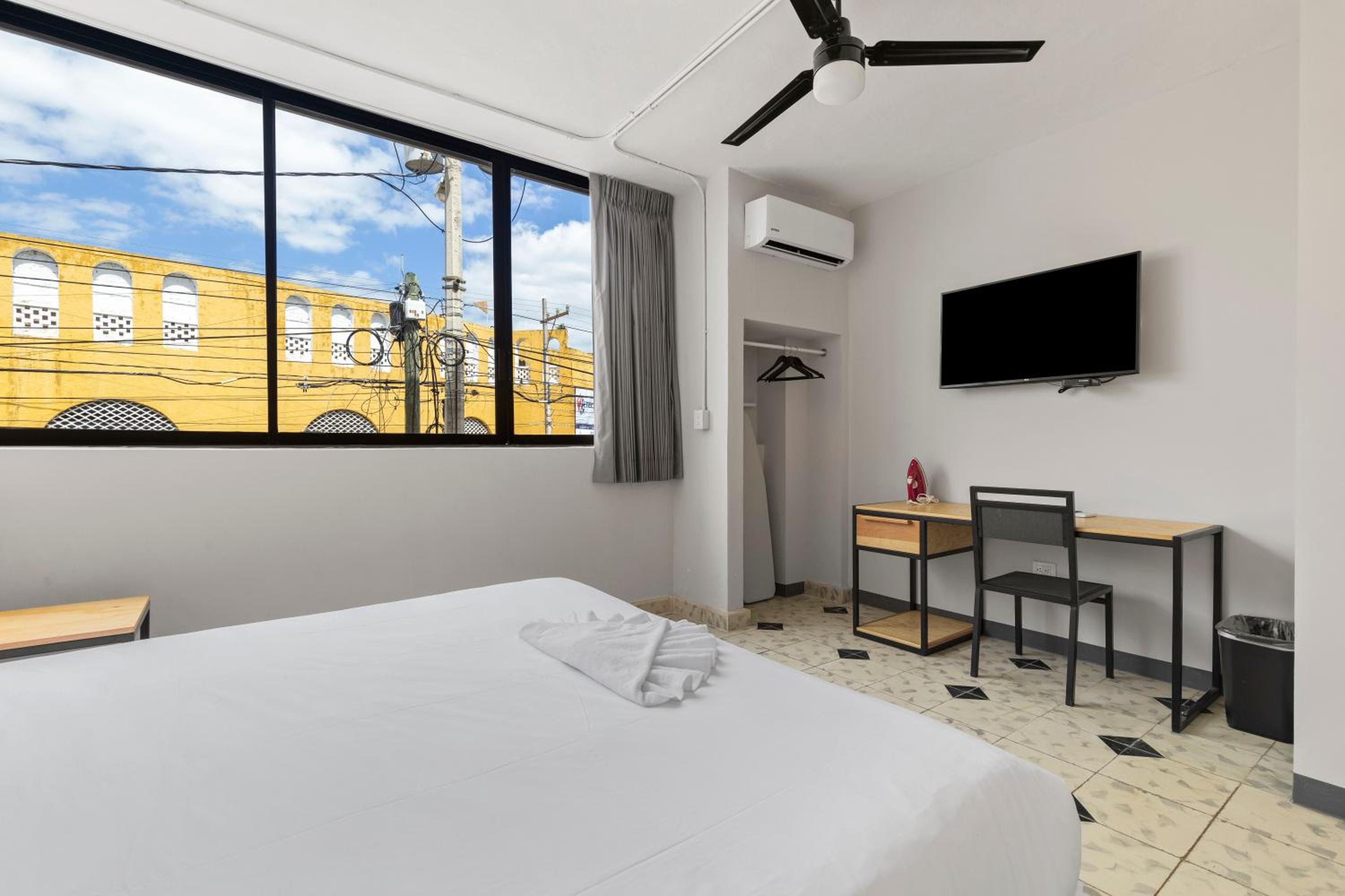 Deluxe King Suite - Photo 1