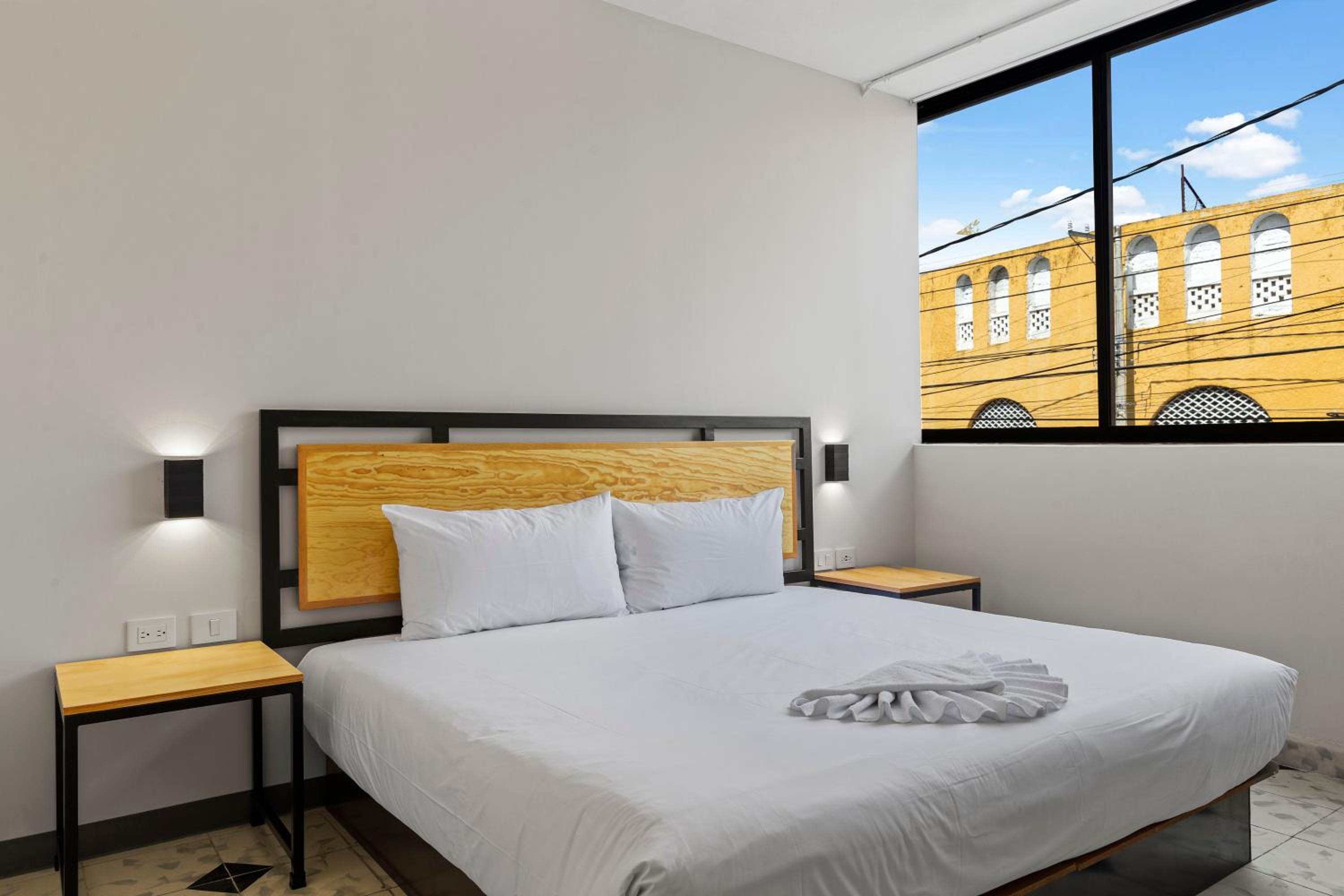 Deluxe King Suite - Photo 16