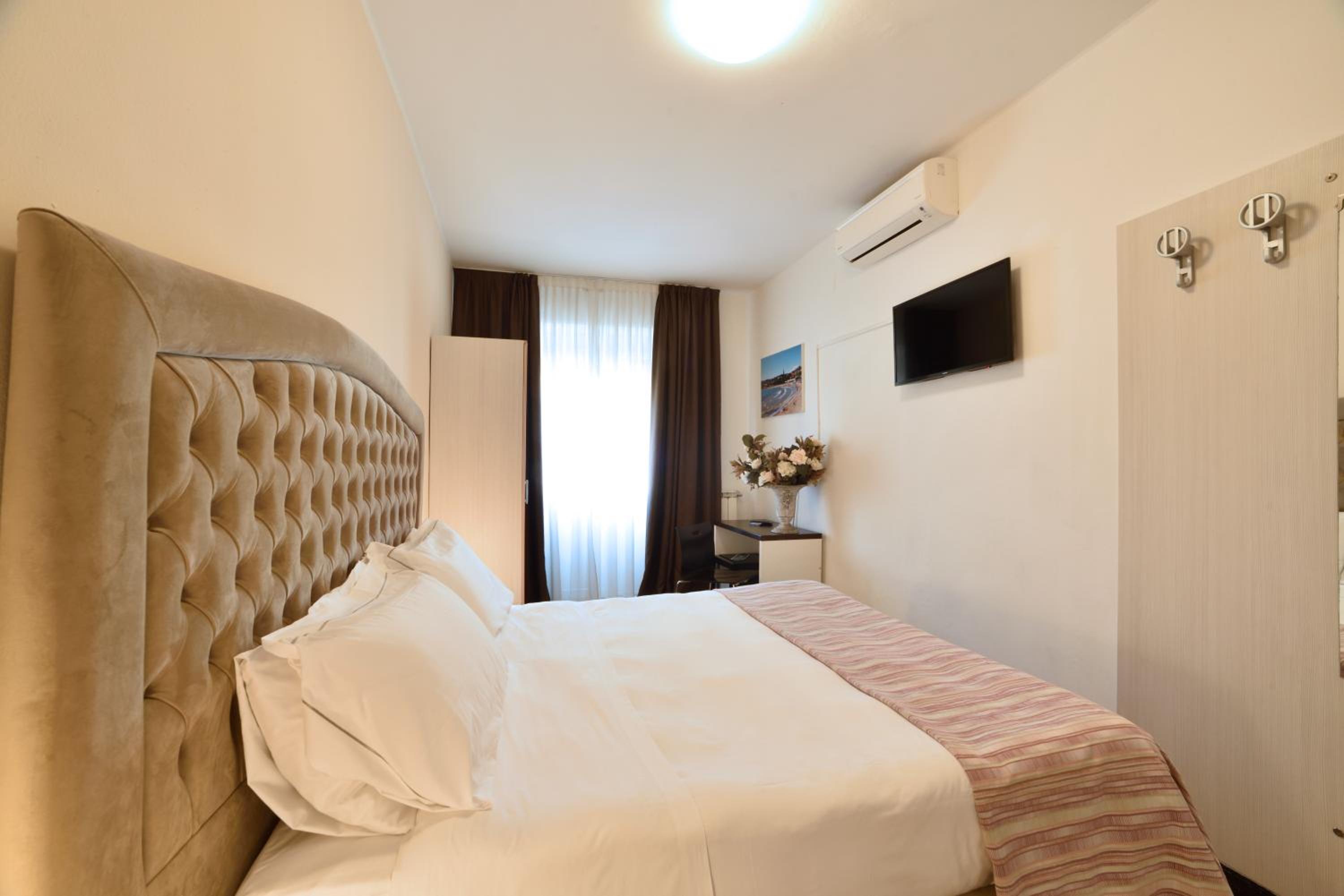 Economy Double Room photo 1