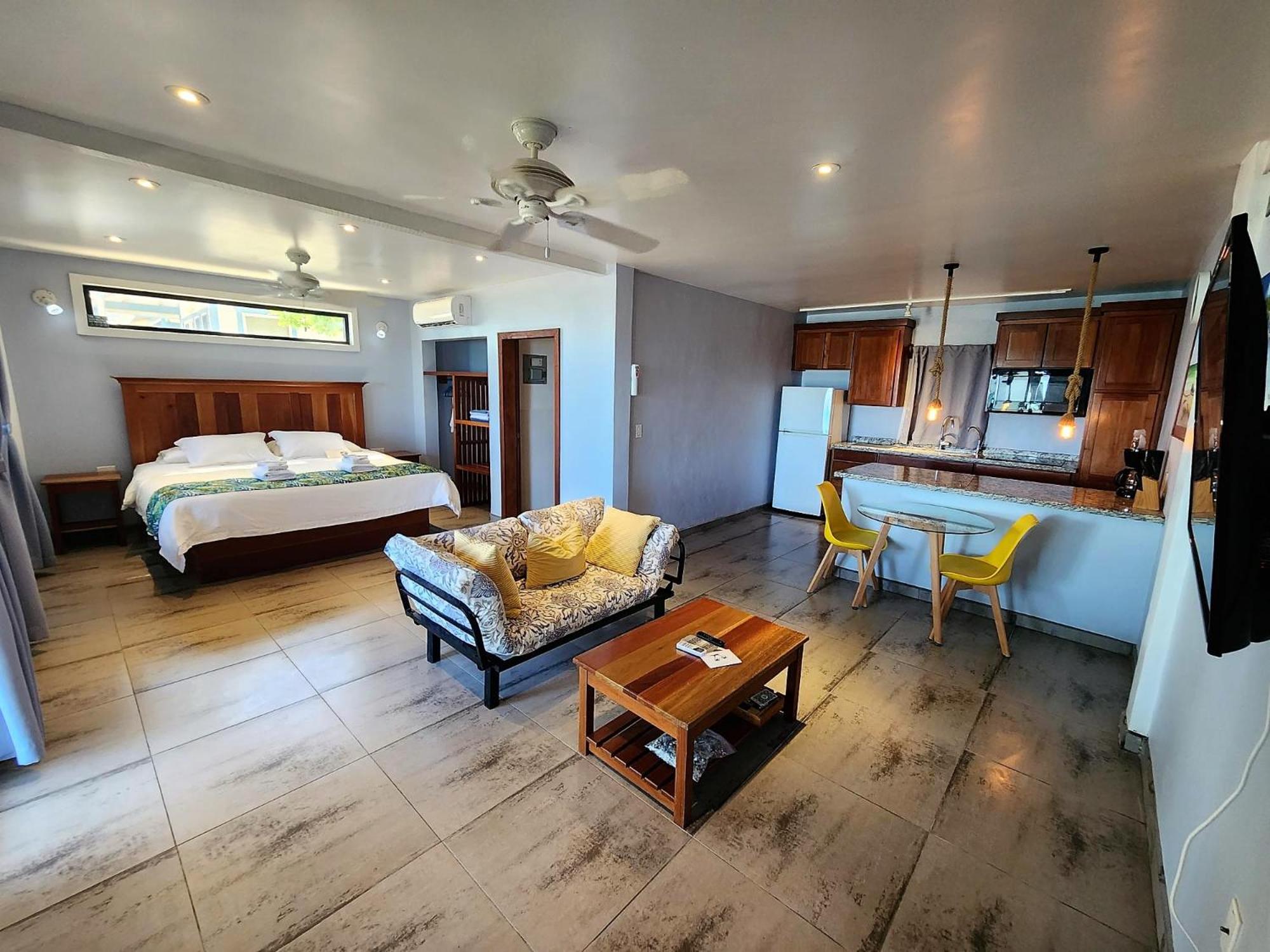 King Suite with Ocean View photo 2