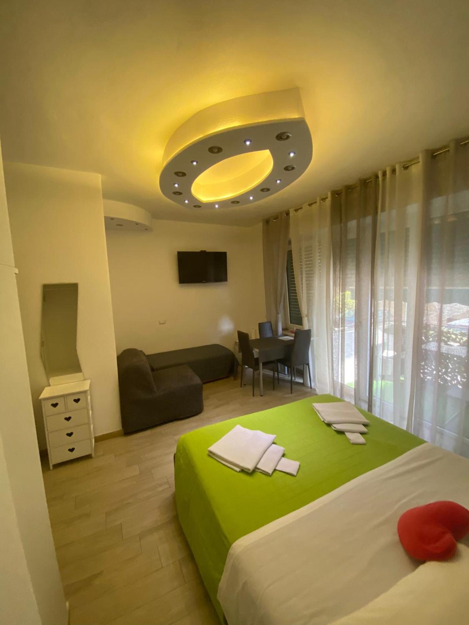 Triple Room with Private External Bathroom - Photo 6