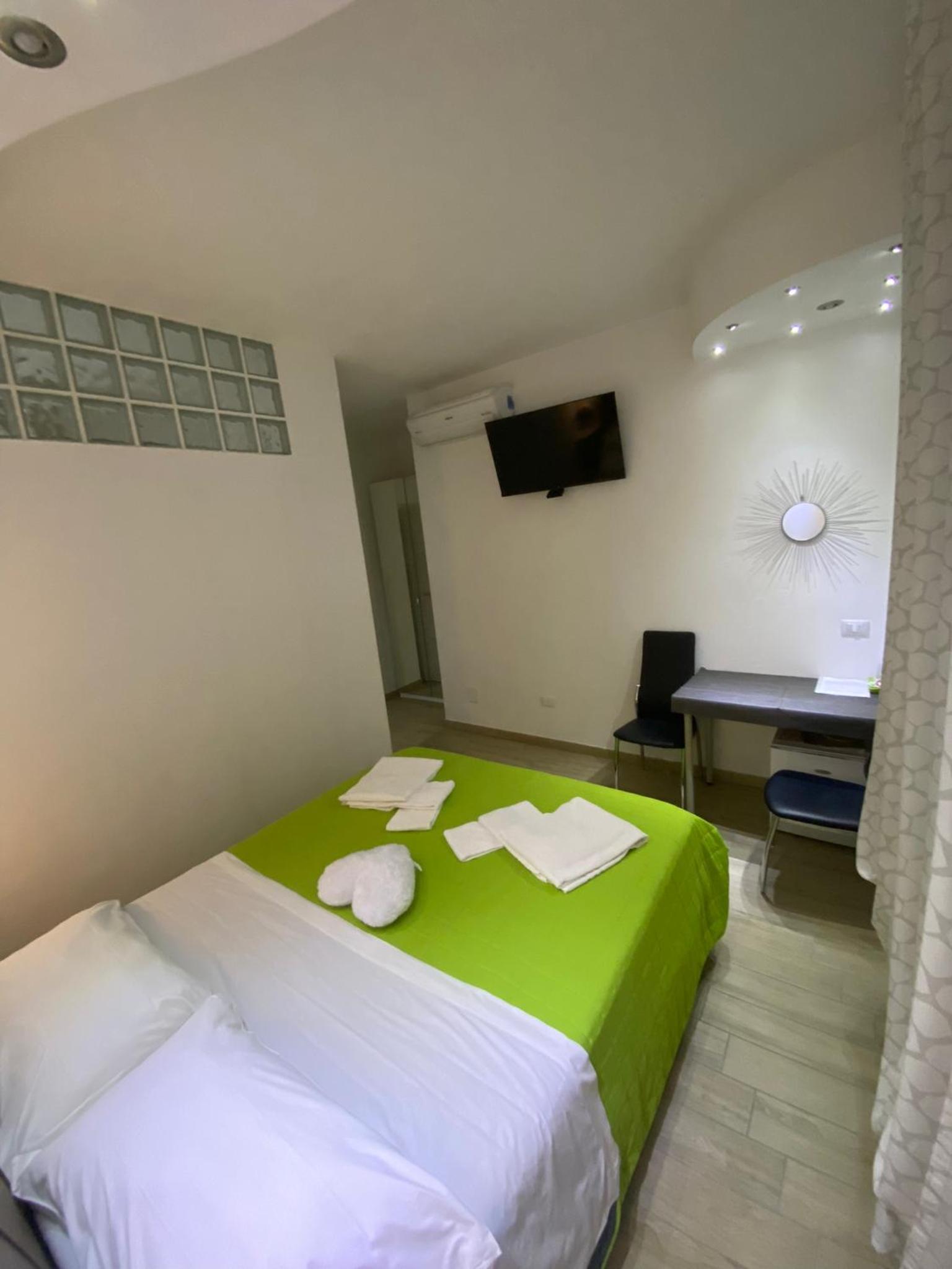 Double Room with Private Bathroom - Photo 8
