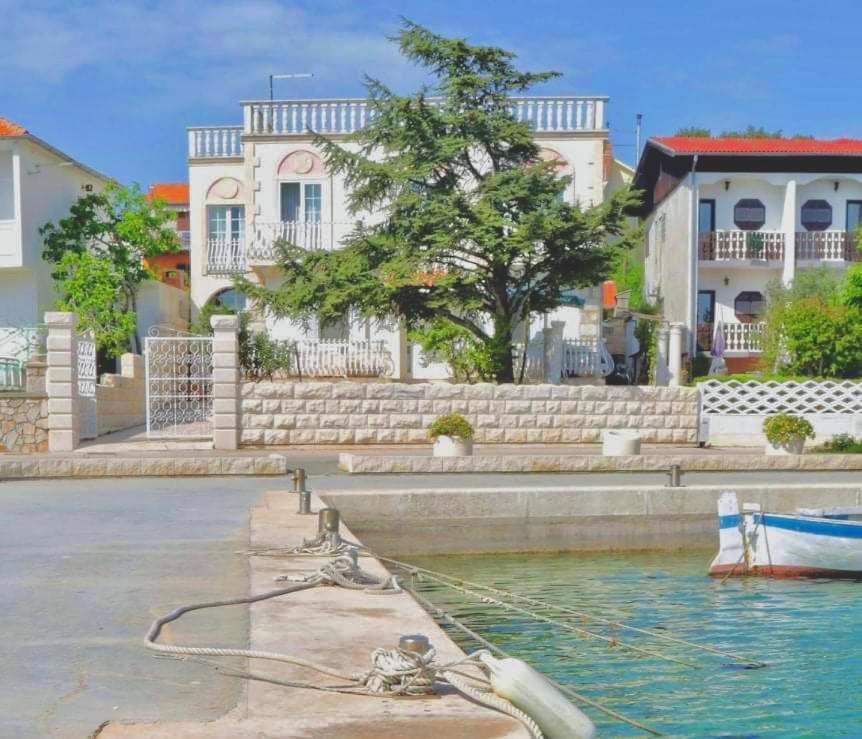 Villa photo 2