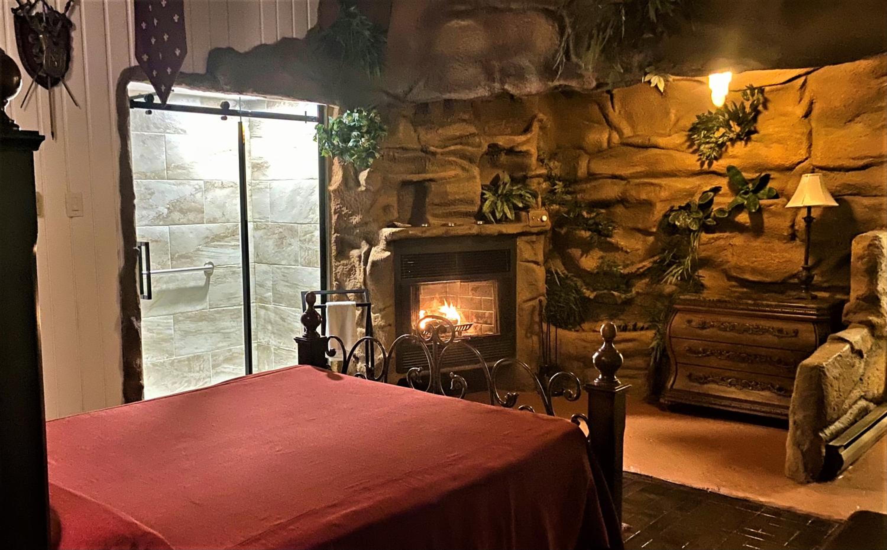 Suite Queen Room with Lake View