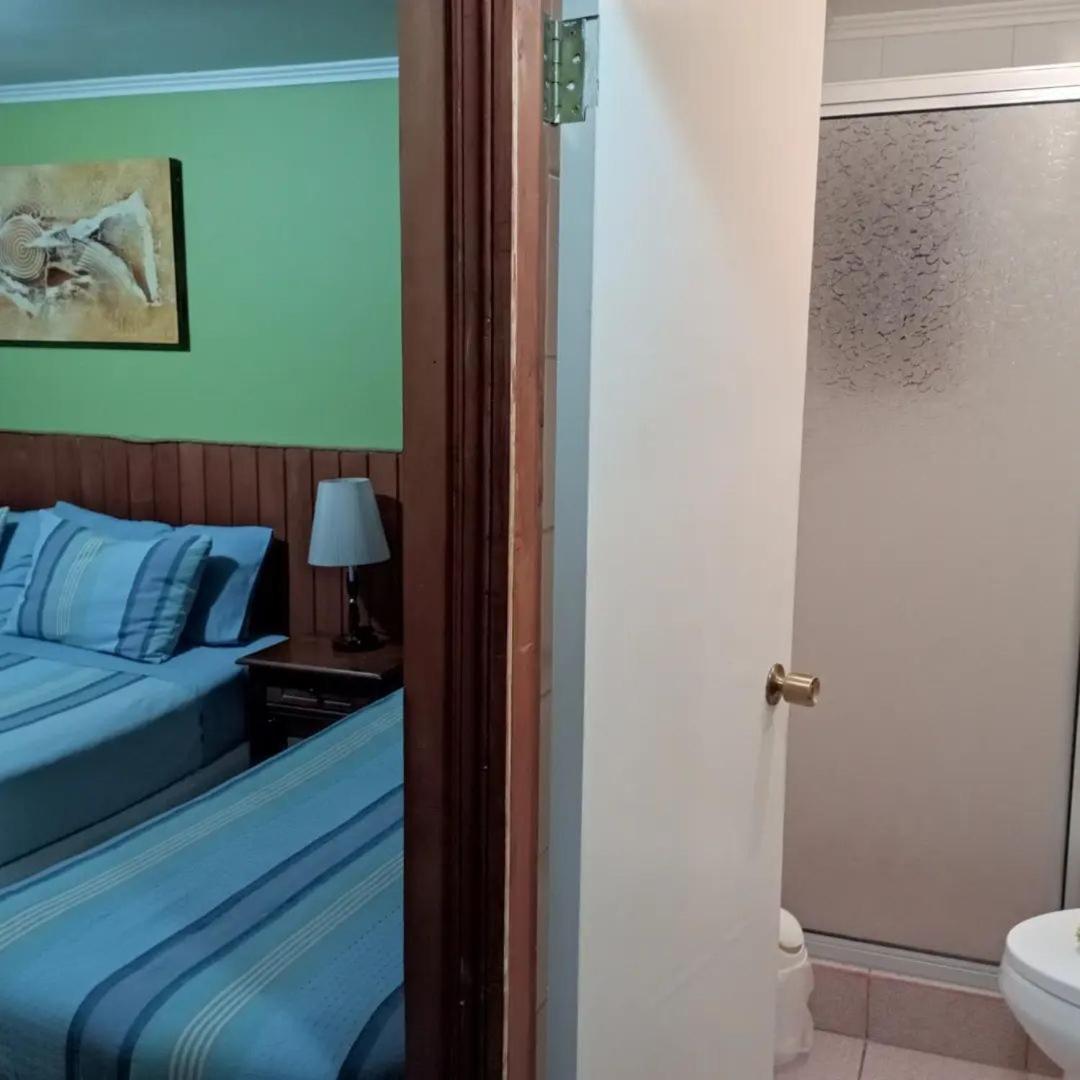 Family Room with Private Bathroom photo 1