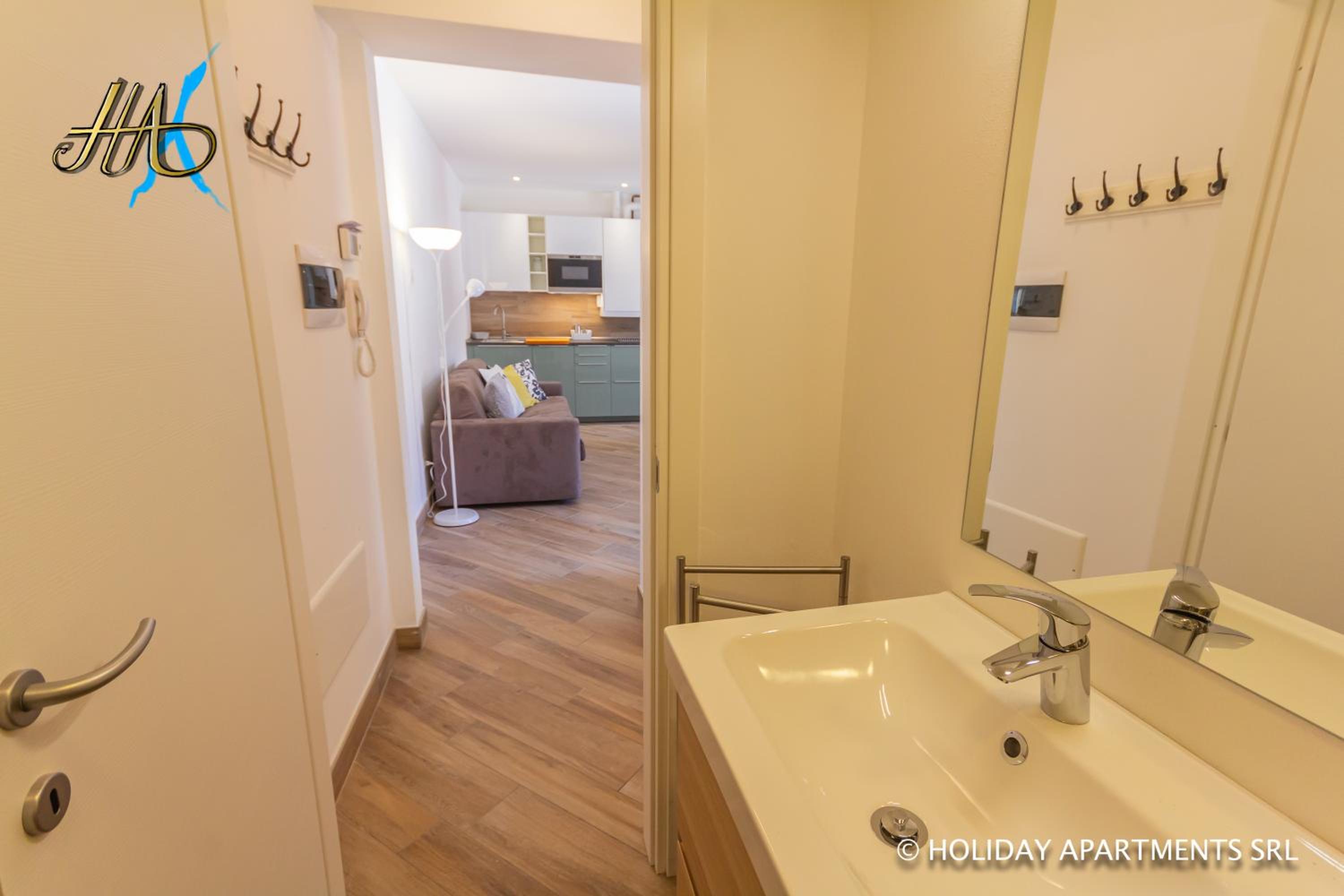 Apartment with Balcony - Photo 10