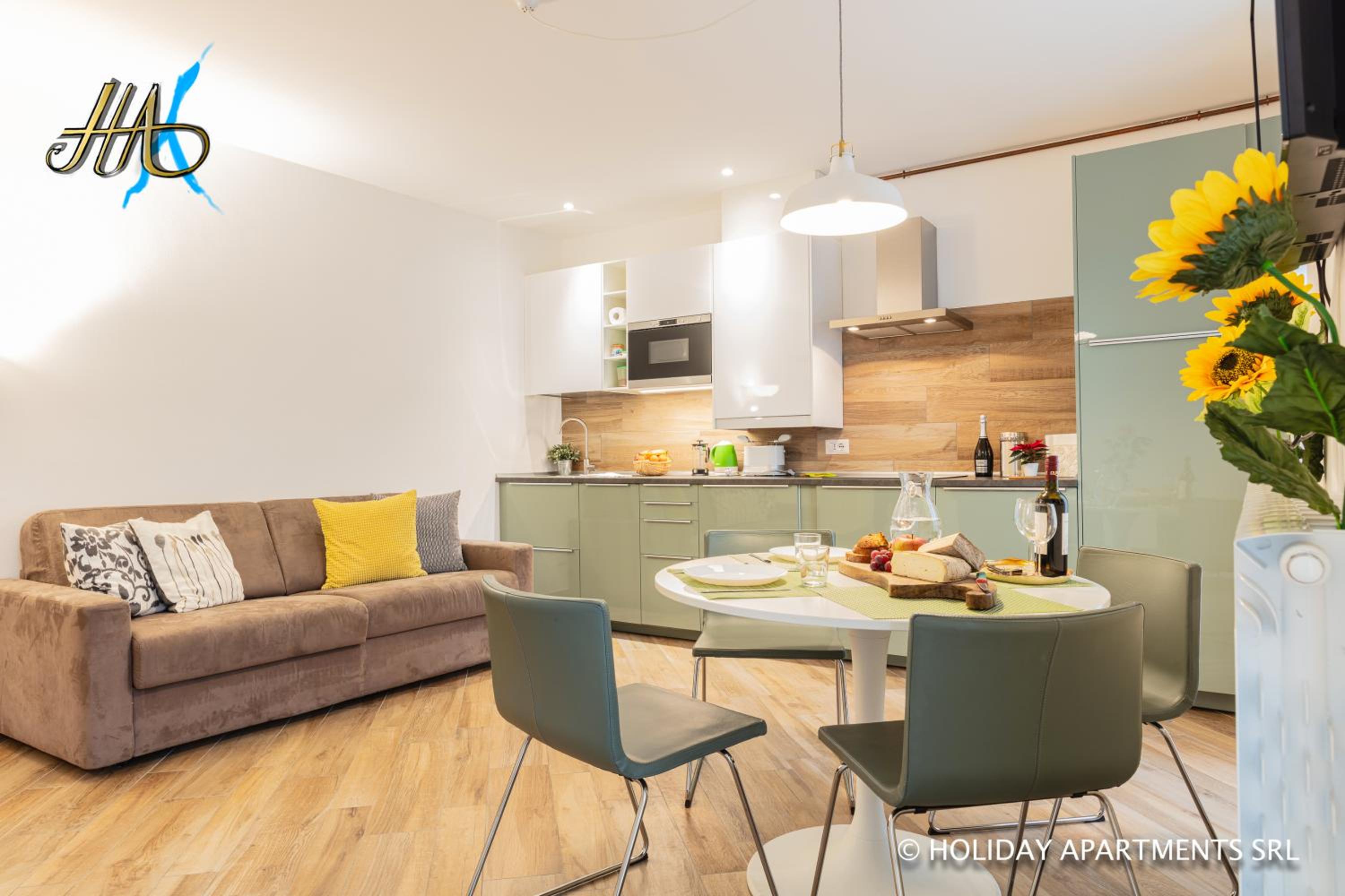Apartment with Balcony - Photo 6