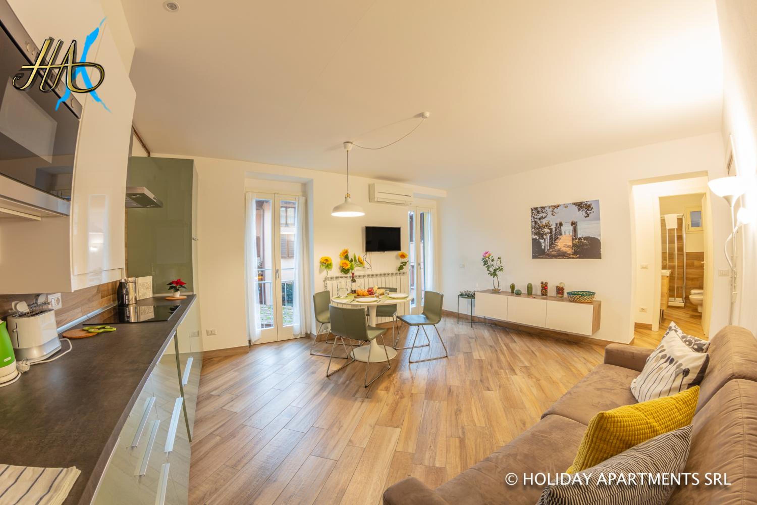 Apartment with Balcony - Photo 7