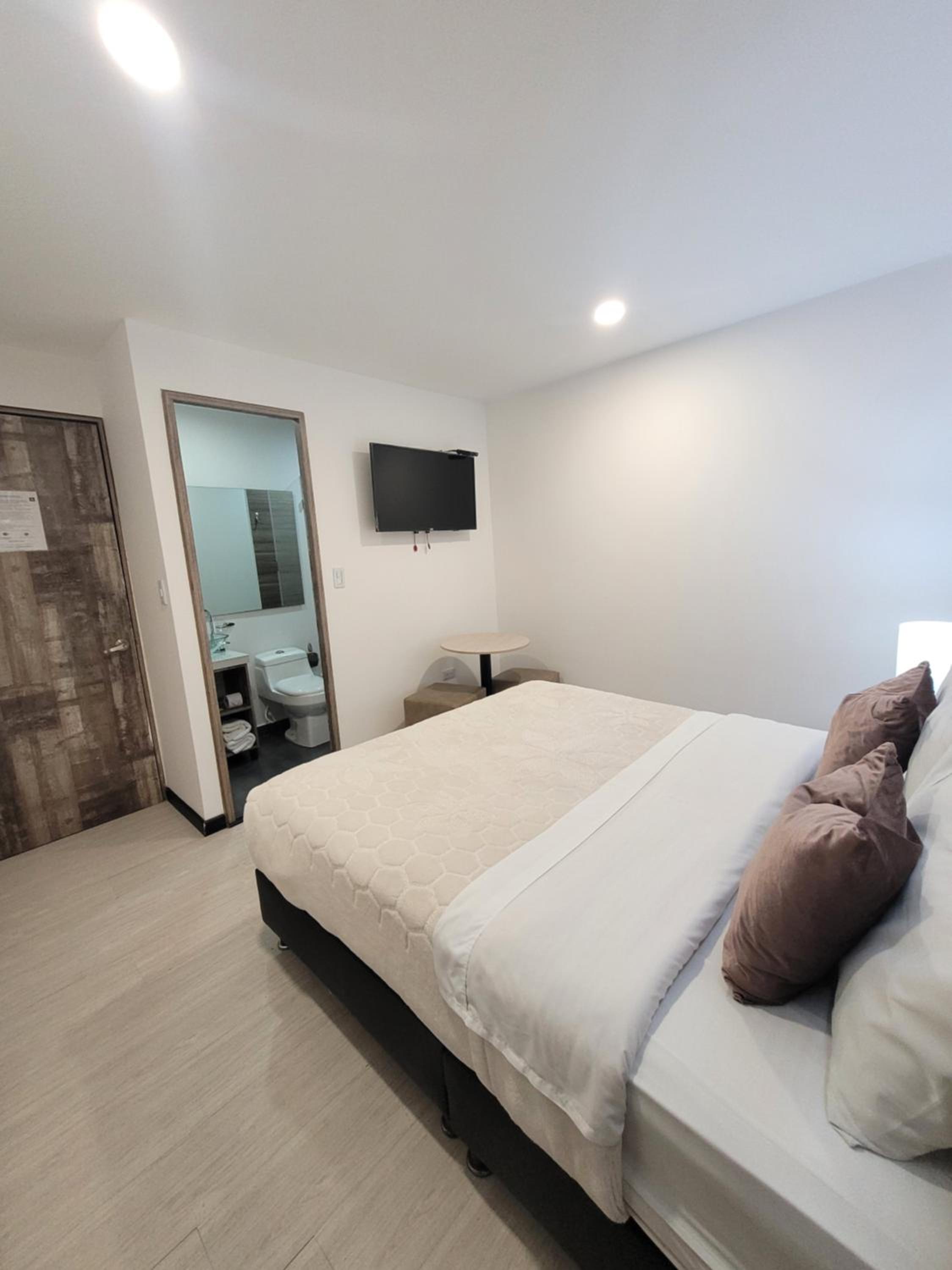 Standard Queen Room