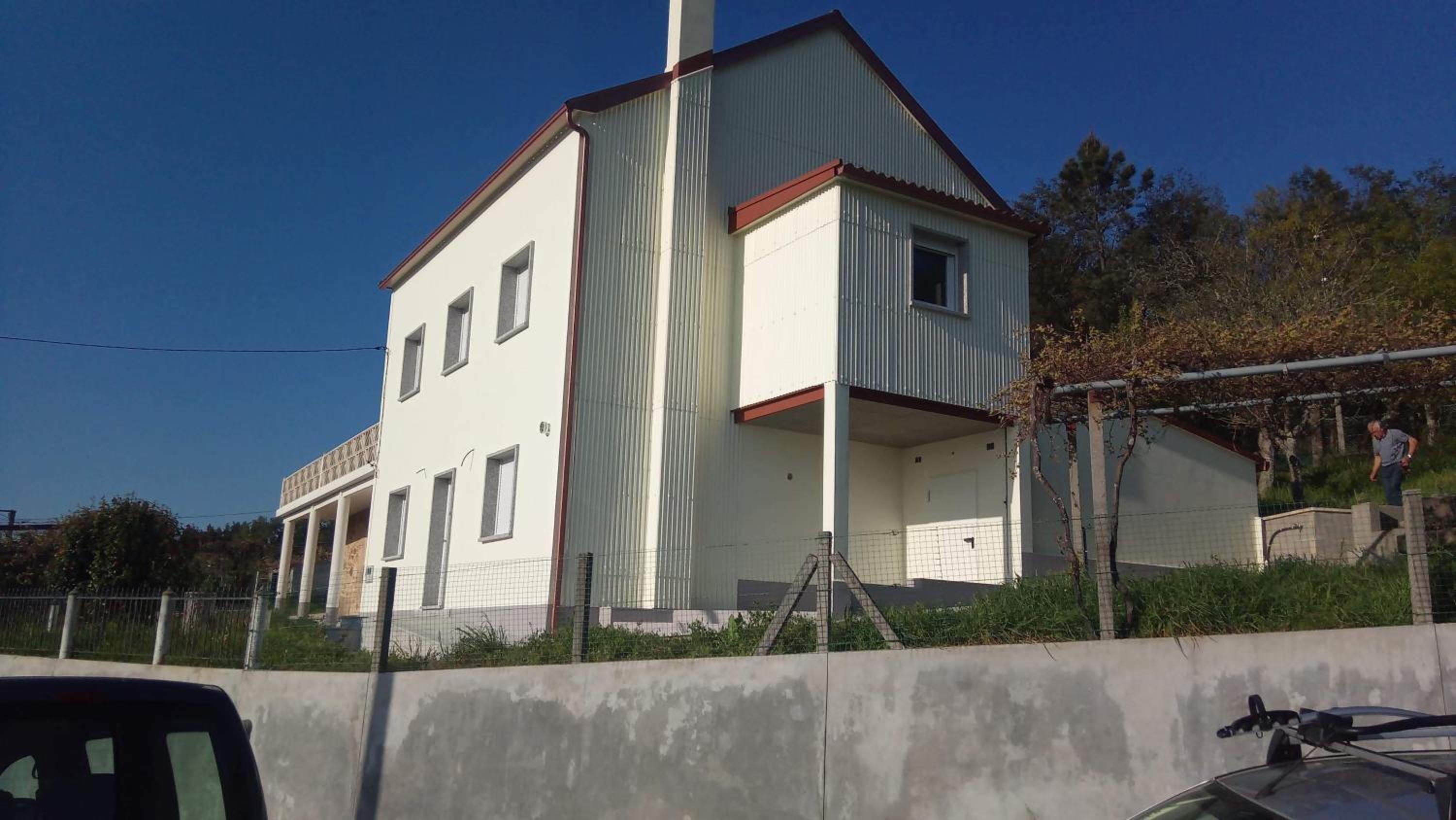 Five-Bedroom House photo 3