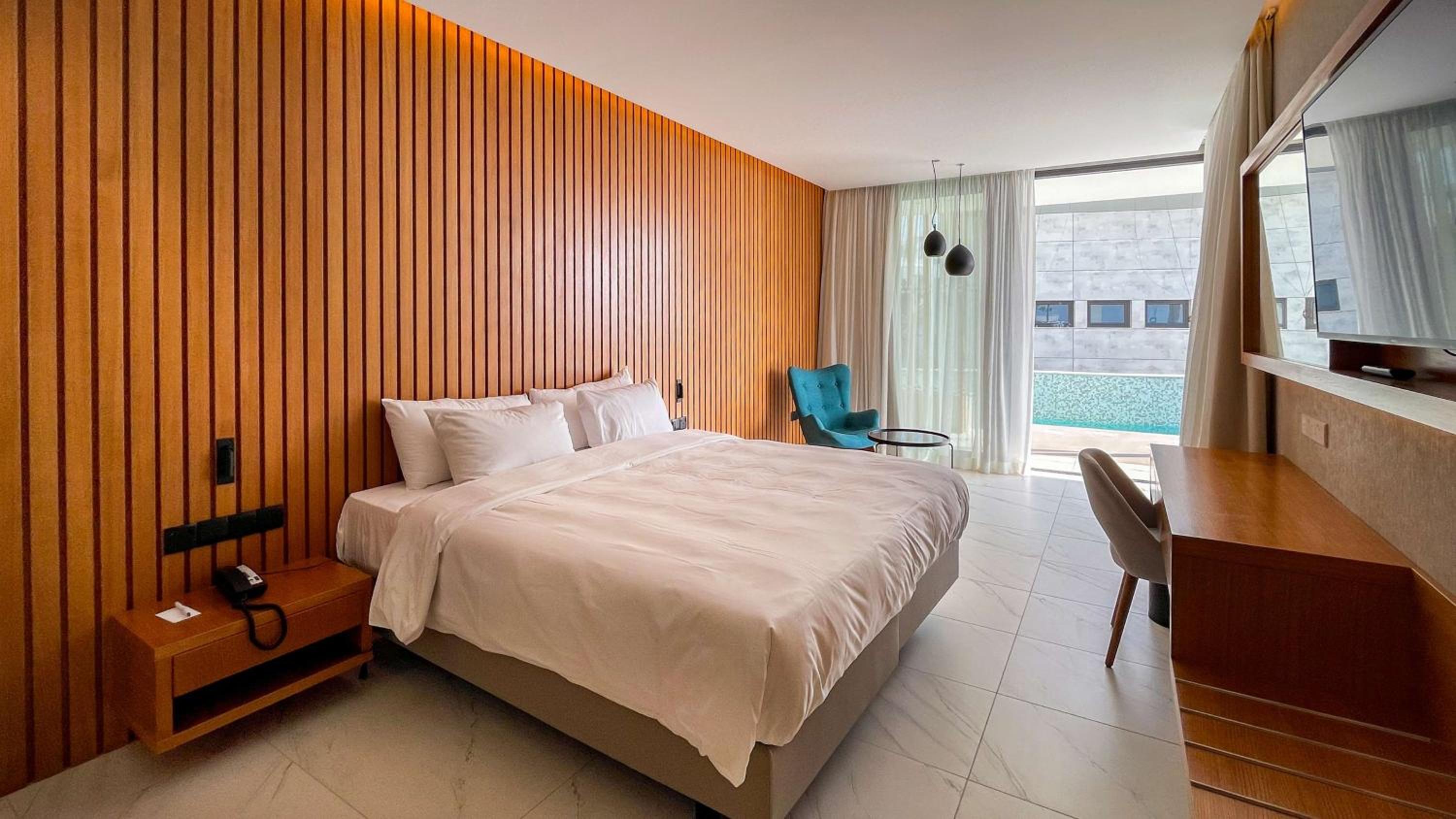 Premium Room with Balcony - Photo 1