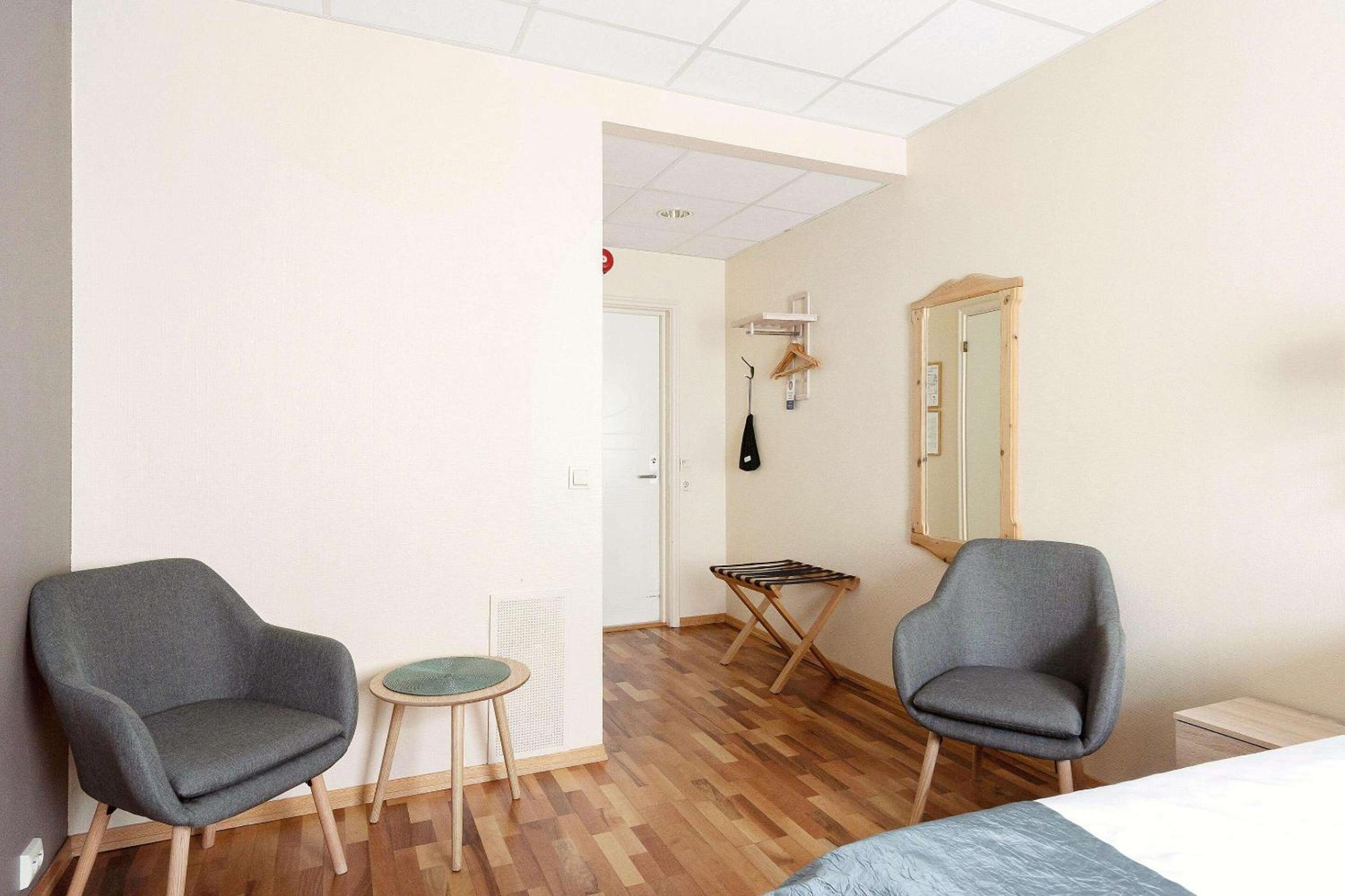 Standard Queen Room - Photo 6