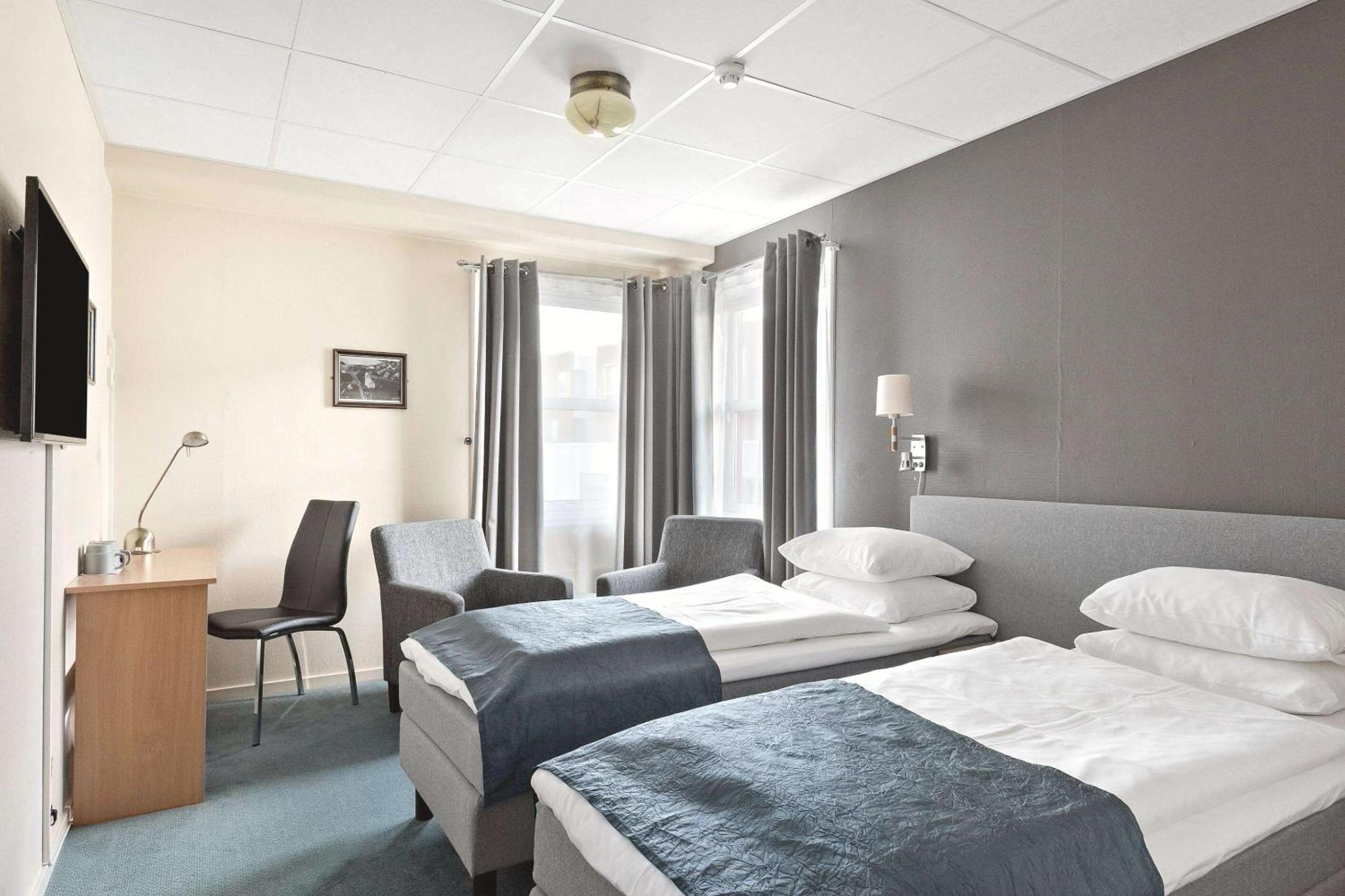 Standard Twin Room - Photo 2
