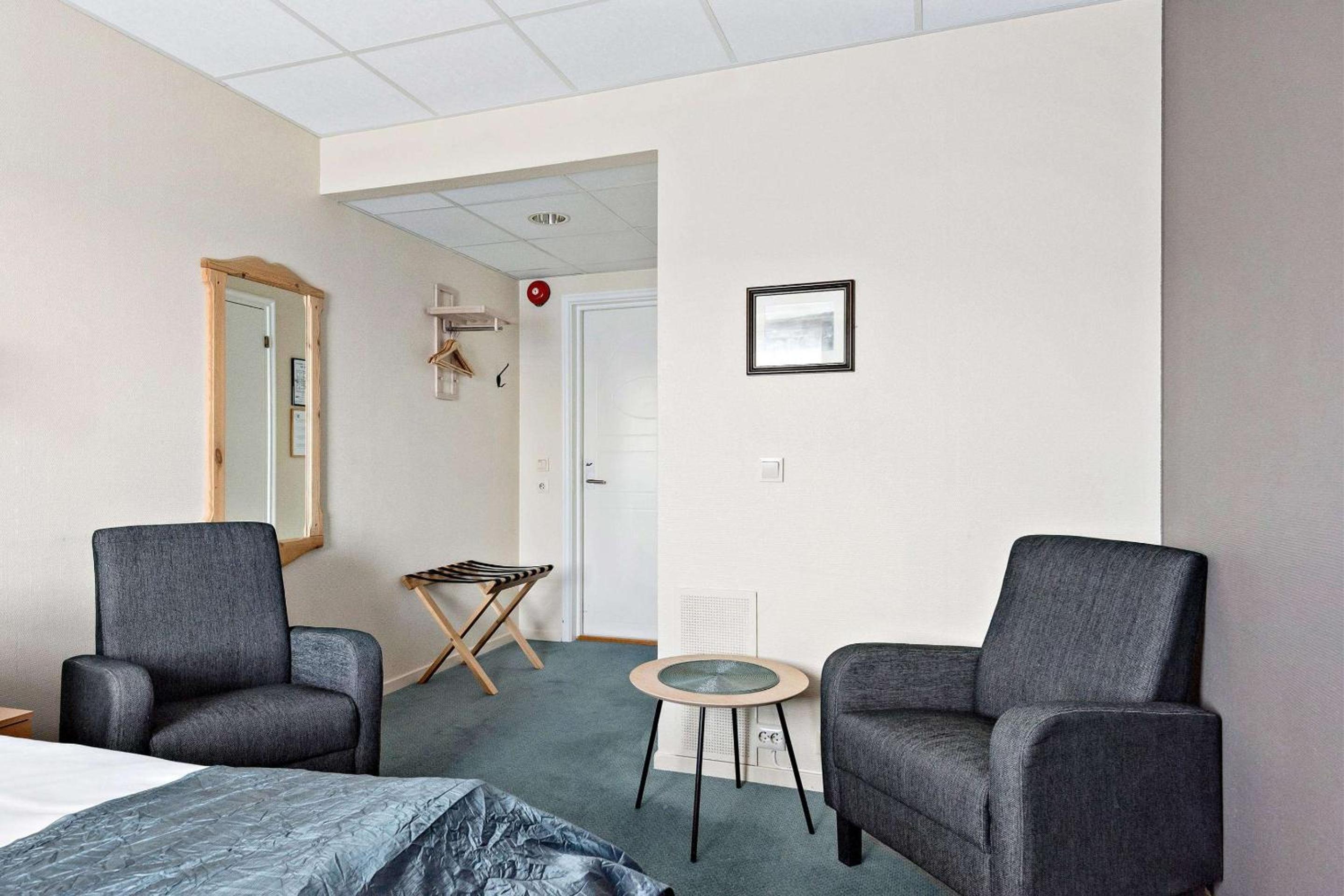 Standard Twin Room - Photo 3
