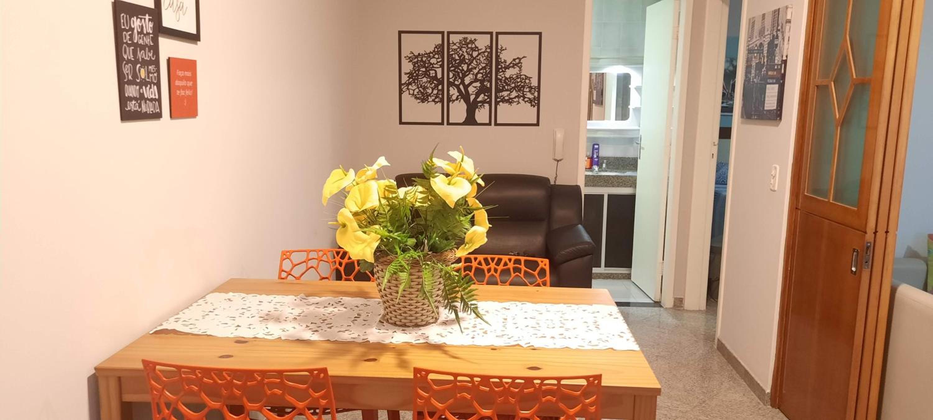 One-Bedroom Apartment - Photo 2