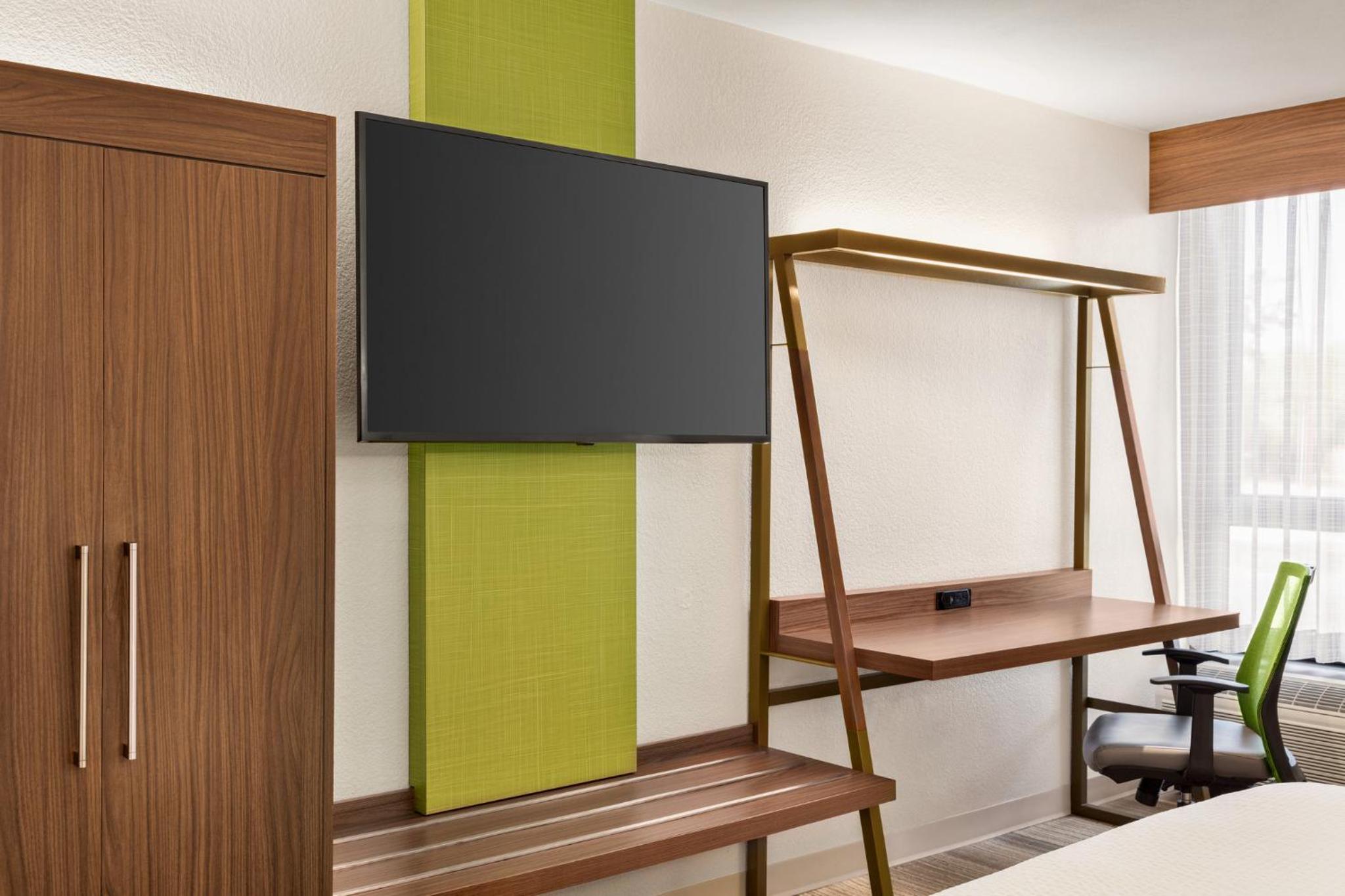 Standard King Room - Photo 4
