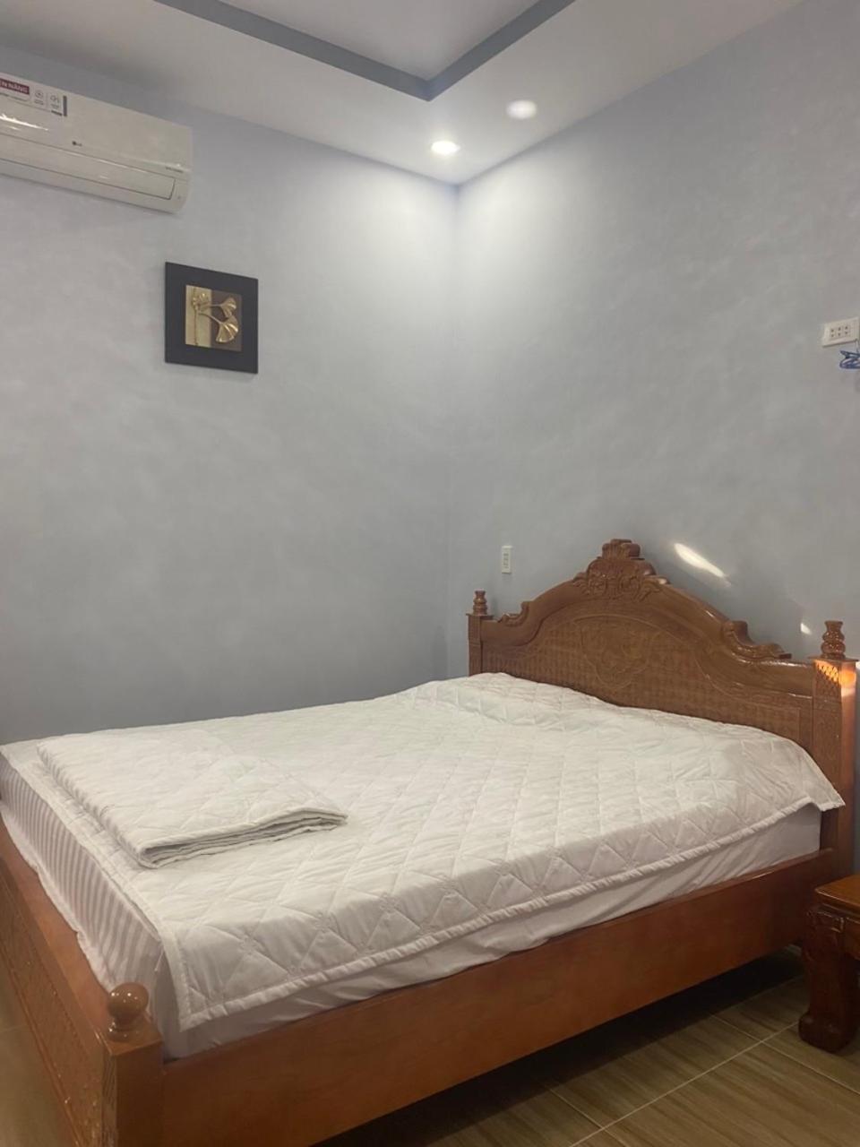Deluxe Room (2 Adults + 1 Child)