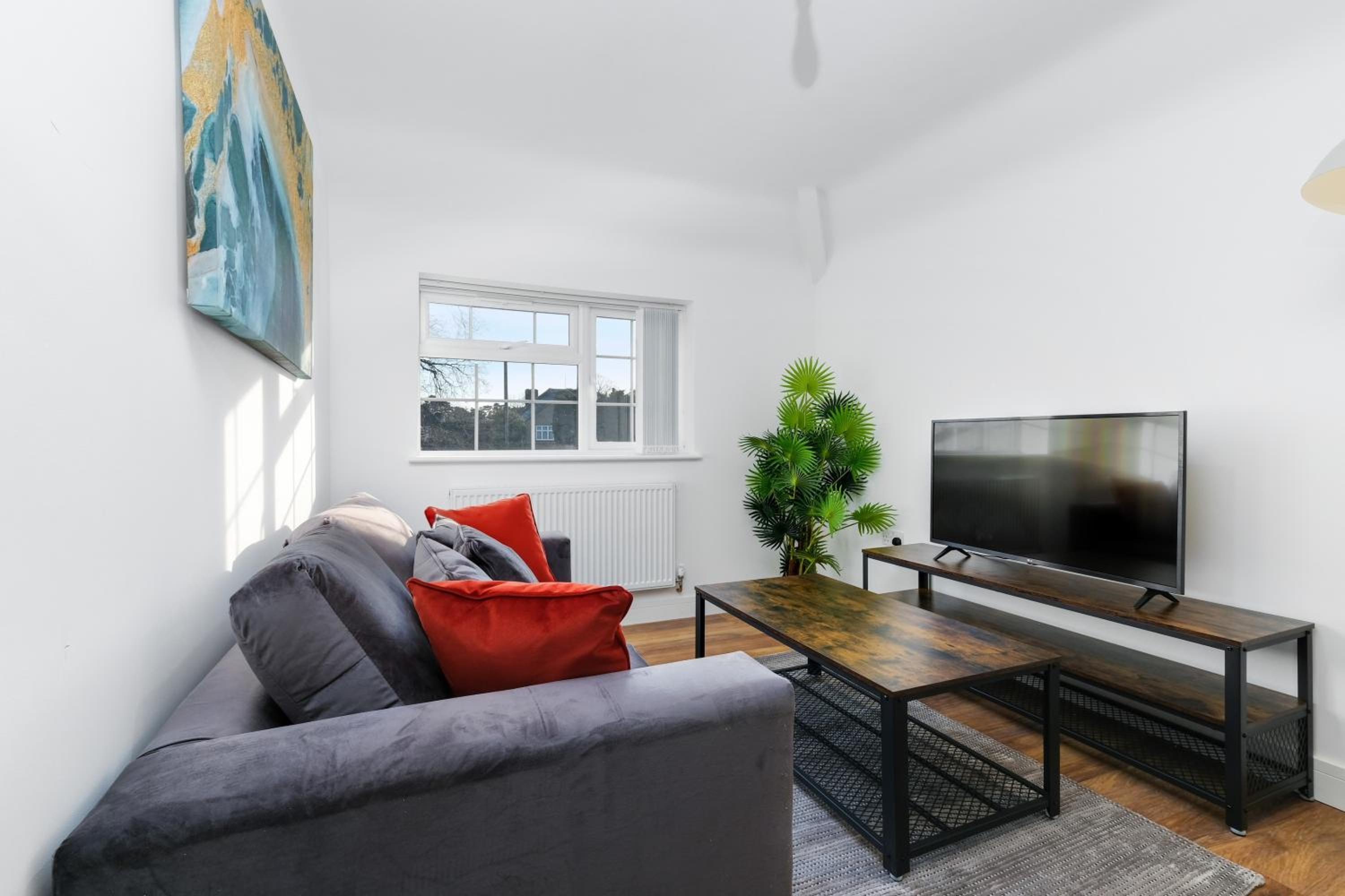 One-Bedroom Apartment photo 1