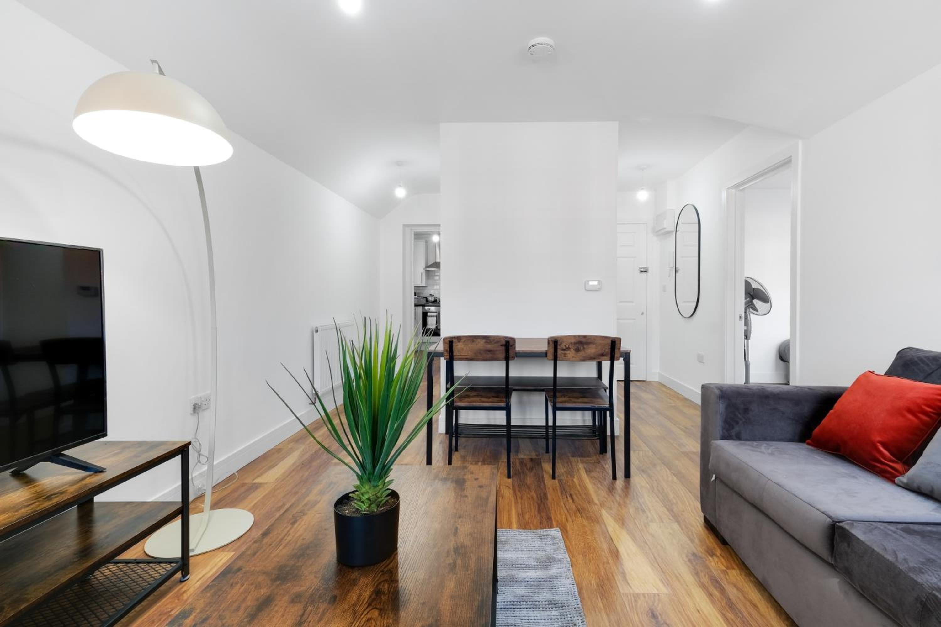 One-Bedroom Apartment photo 2