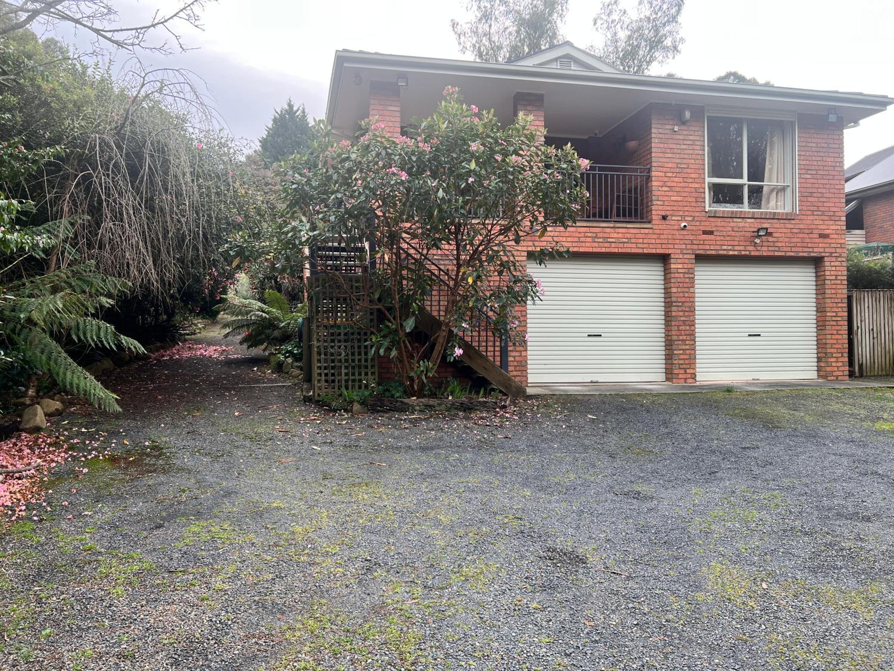 Three-Bedroom House photo 3